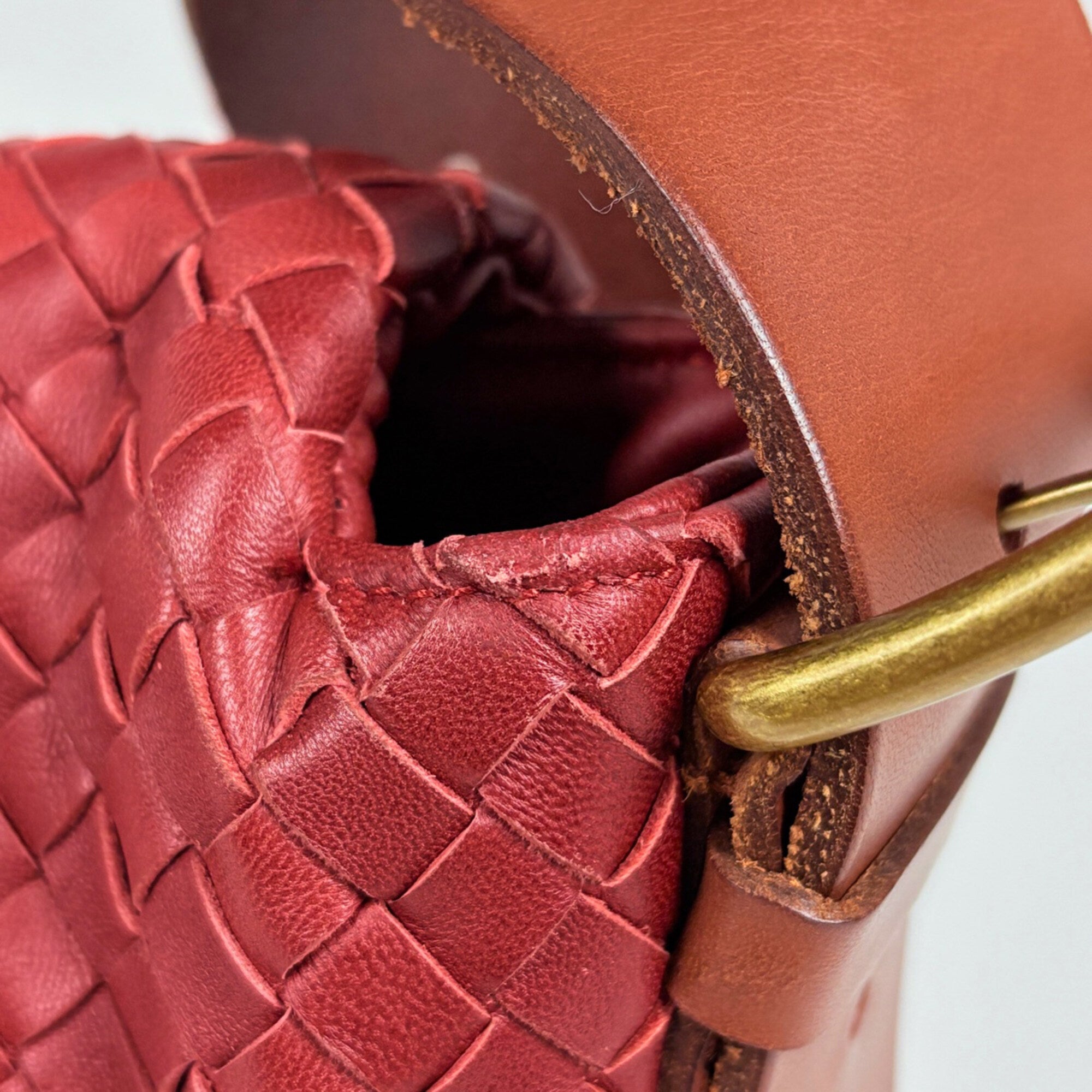 Bottega Veneta Intrecciato Red Color Leather Shoulder Bag (Pre-Owned)