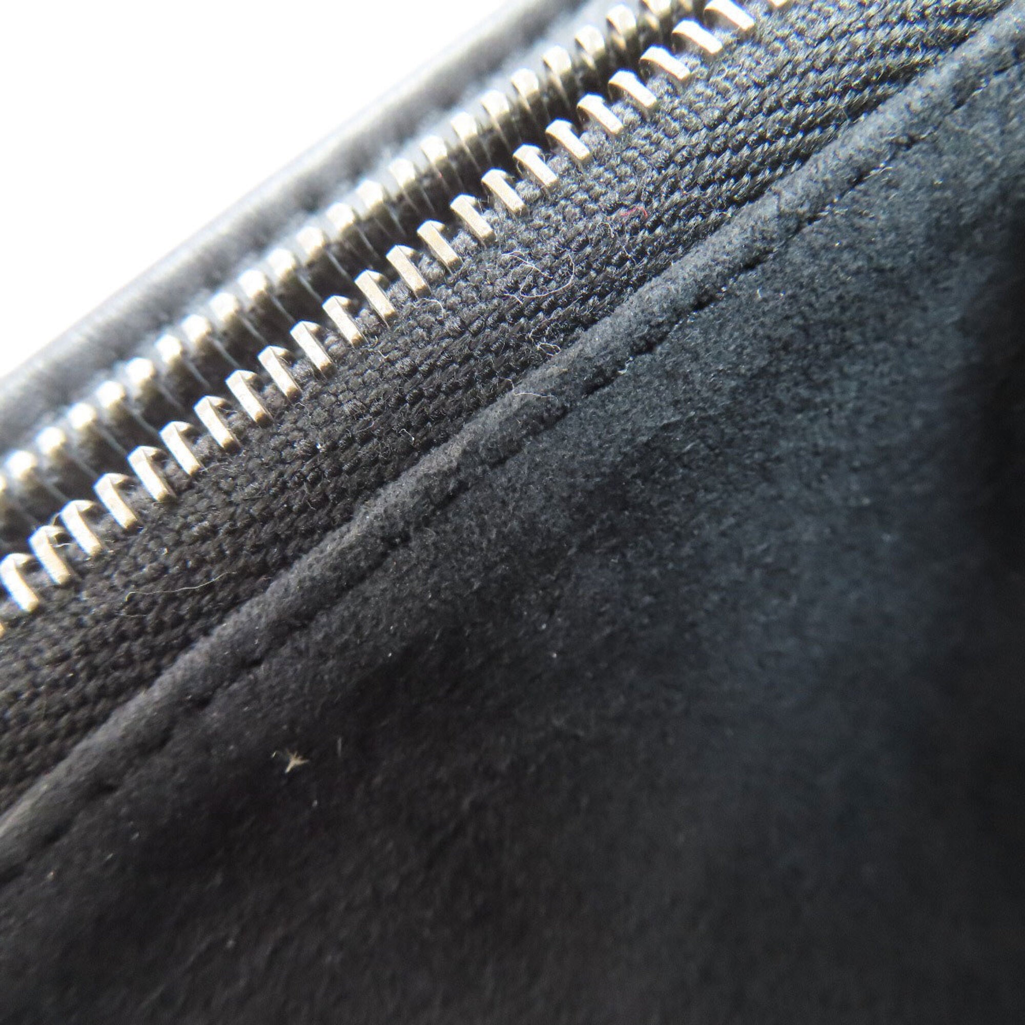 Chanel Black Leather Shoulder Bag (Pre-Owned)