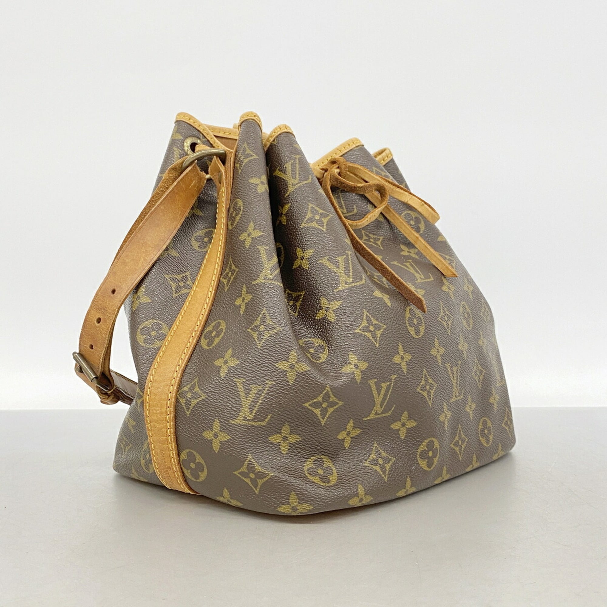Louis Vuitton Brown Shoulder Bag (Pre-Owned)
