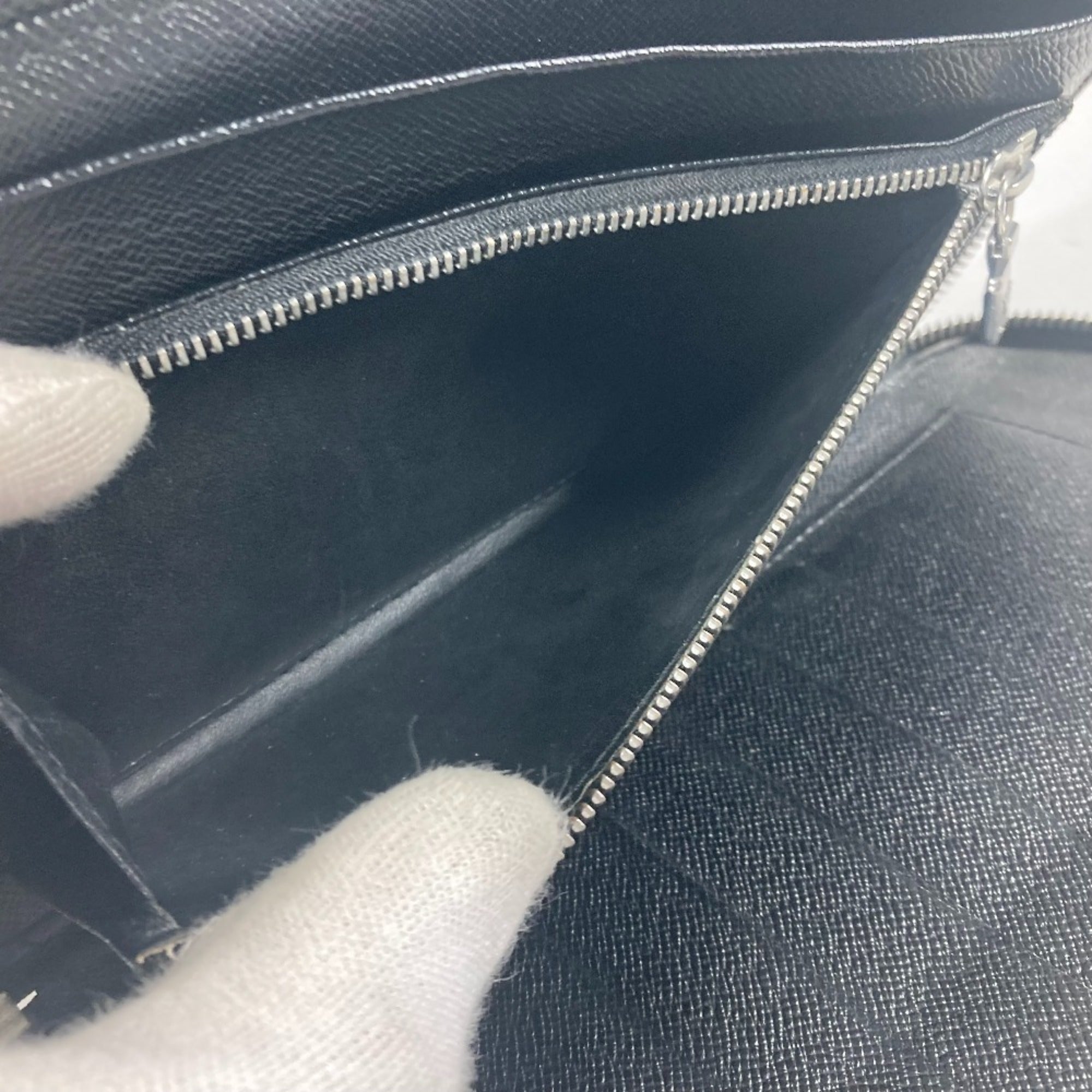 Louis Vuitton Taiga Ardoise Black Taiga Leather Long Wallet (Bi-Fold) (Pre-Owned)