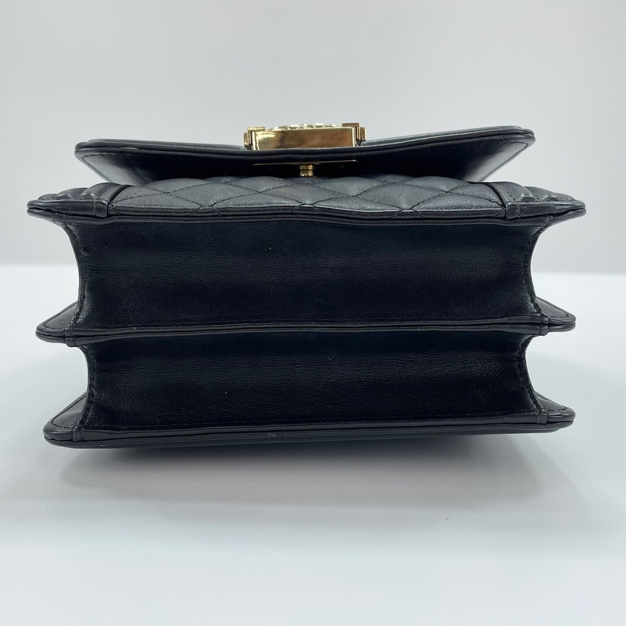 Chanel Boy Chanel Black Leather Shoulder Bag (Pre-Owned)