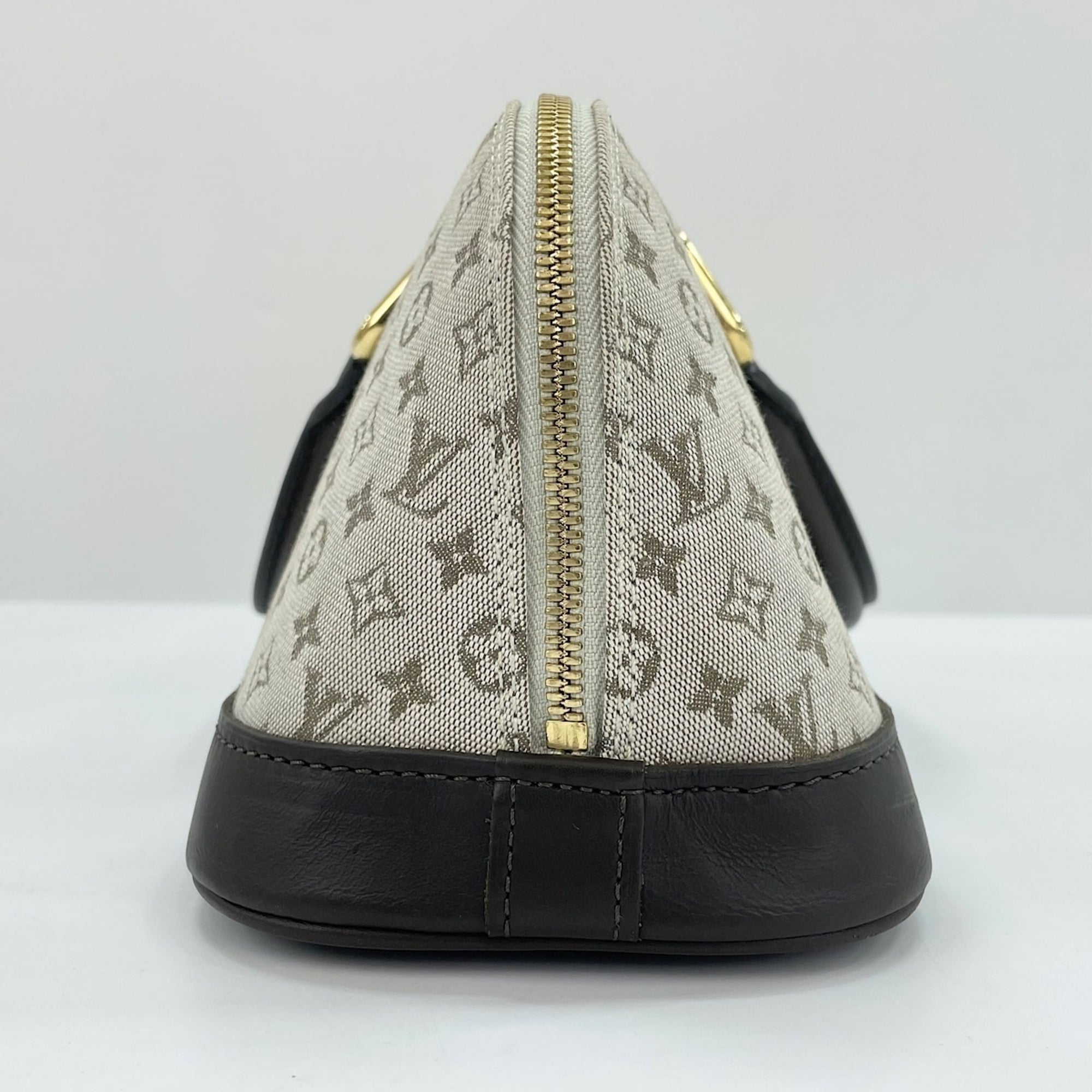 Louis Vuitton Khaki Handbag (Pre-Owned)
