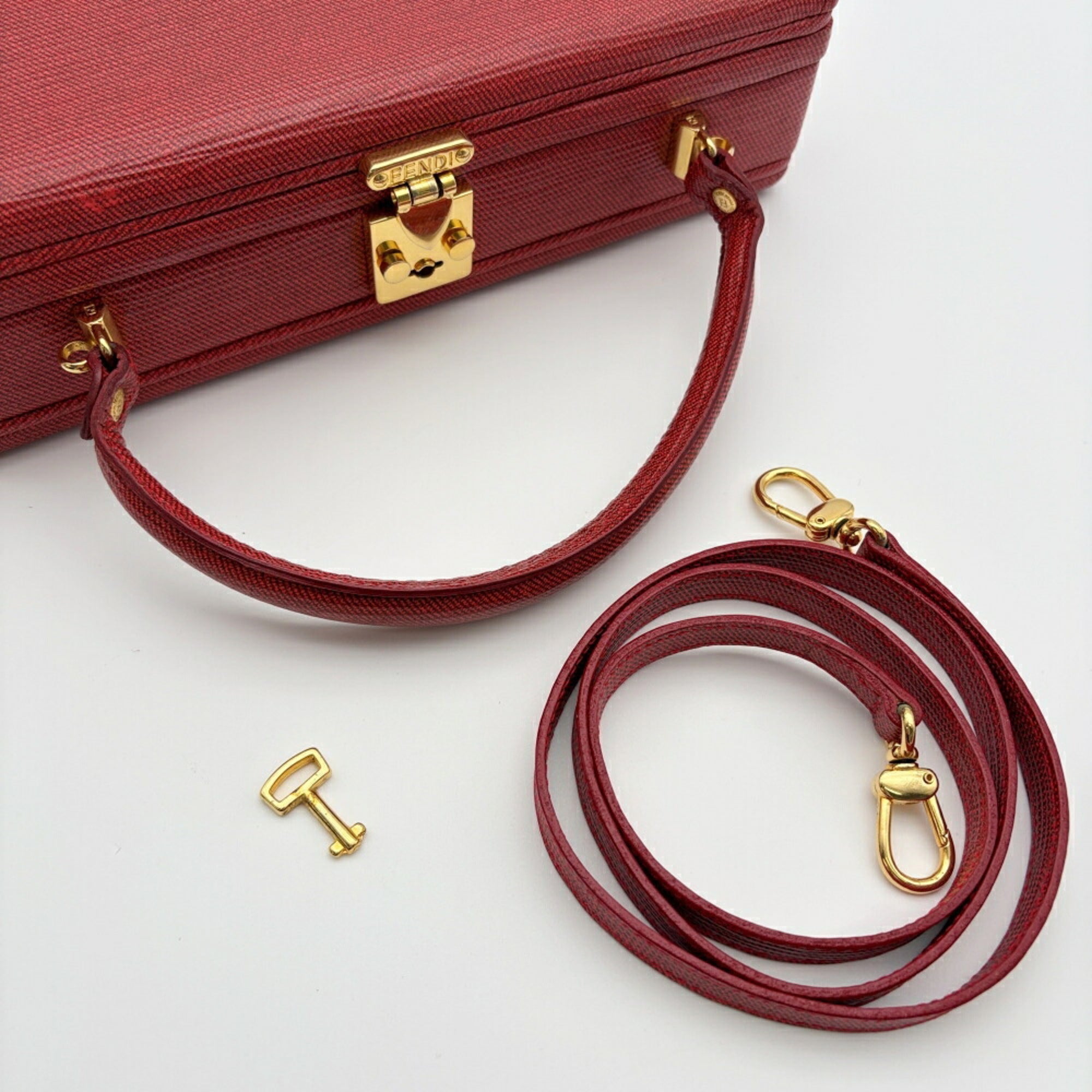 Fendi Red Color Leather Shoulder Bag (Pre-Owned)