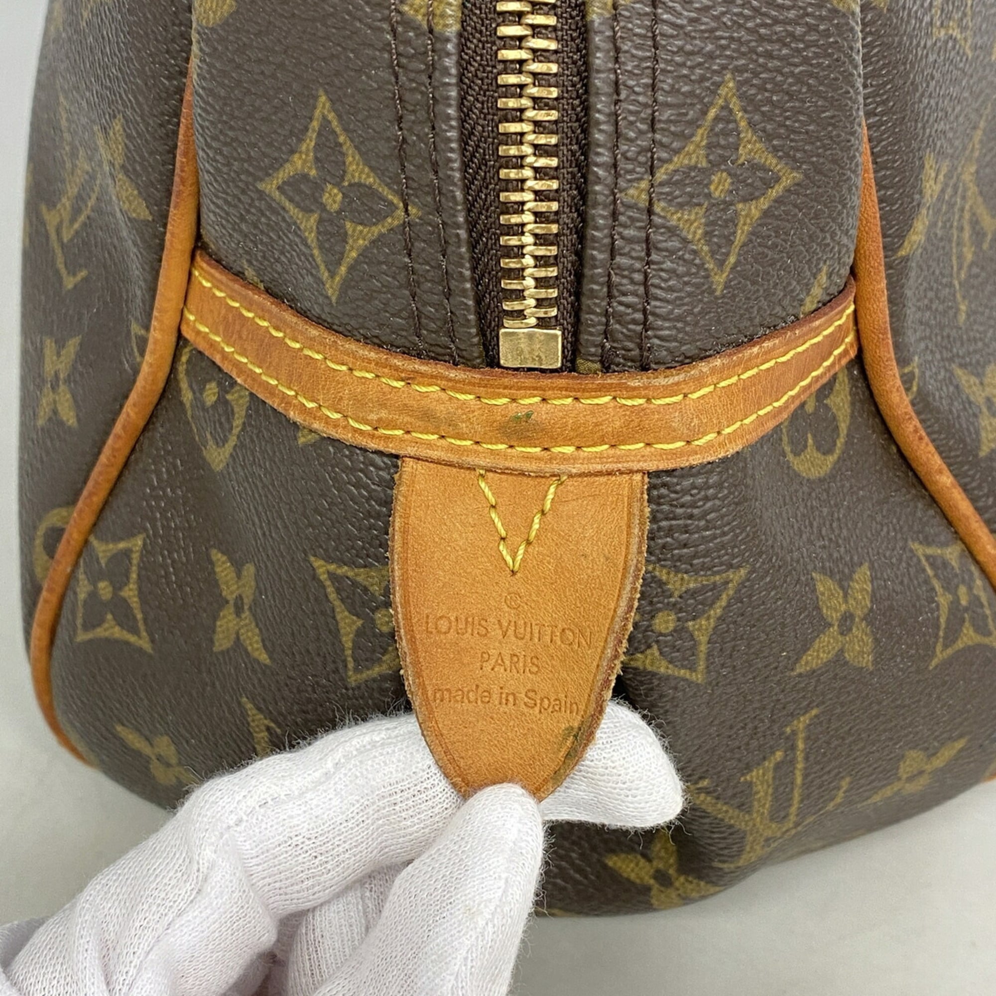 Louis Vuitton Brown Shoulder Bag (Pre-Owned)