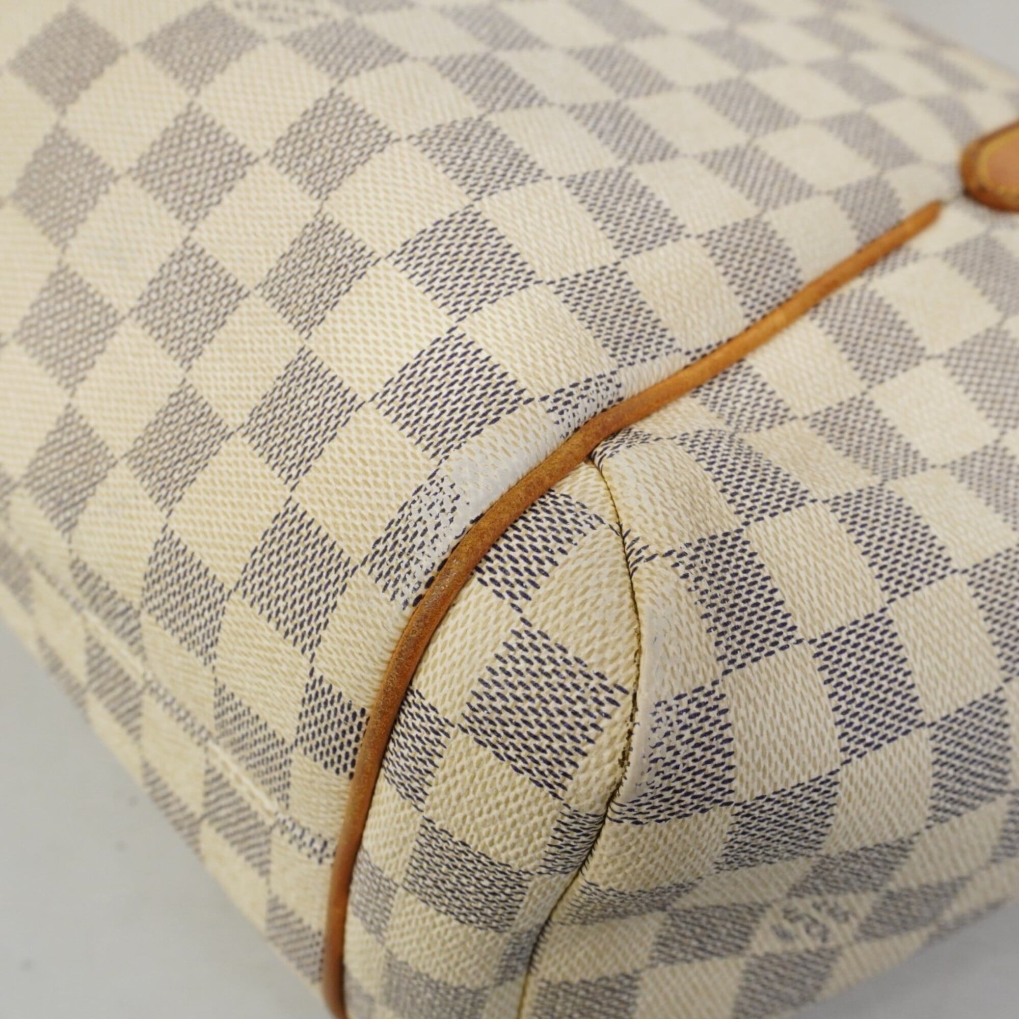 Louis Vuitton White Tote Bag (Pre-Owned)