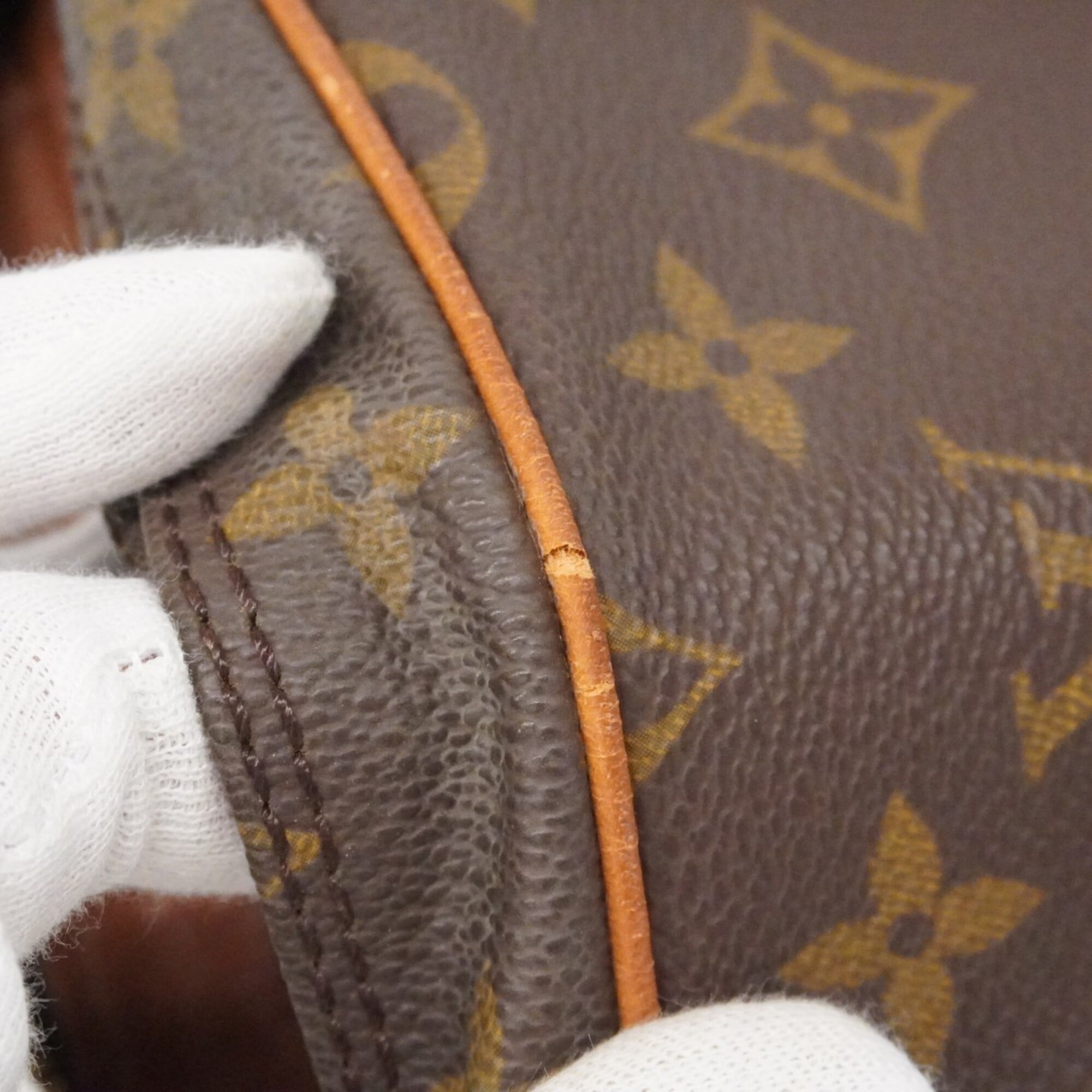 Louis Vuitton Brown Clutch Bag (Pre-Owned)