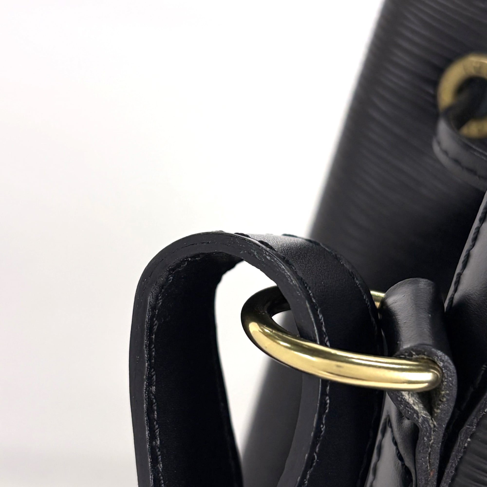 Louis Vuitton Epi Black Noir Epi Leather Shoulder Bag (Pre-Owned)