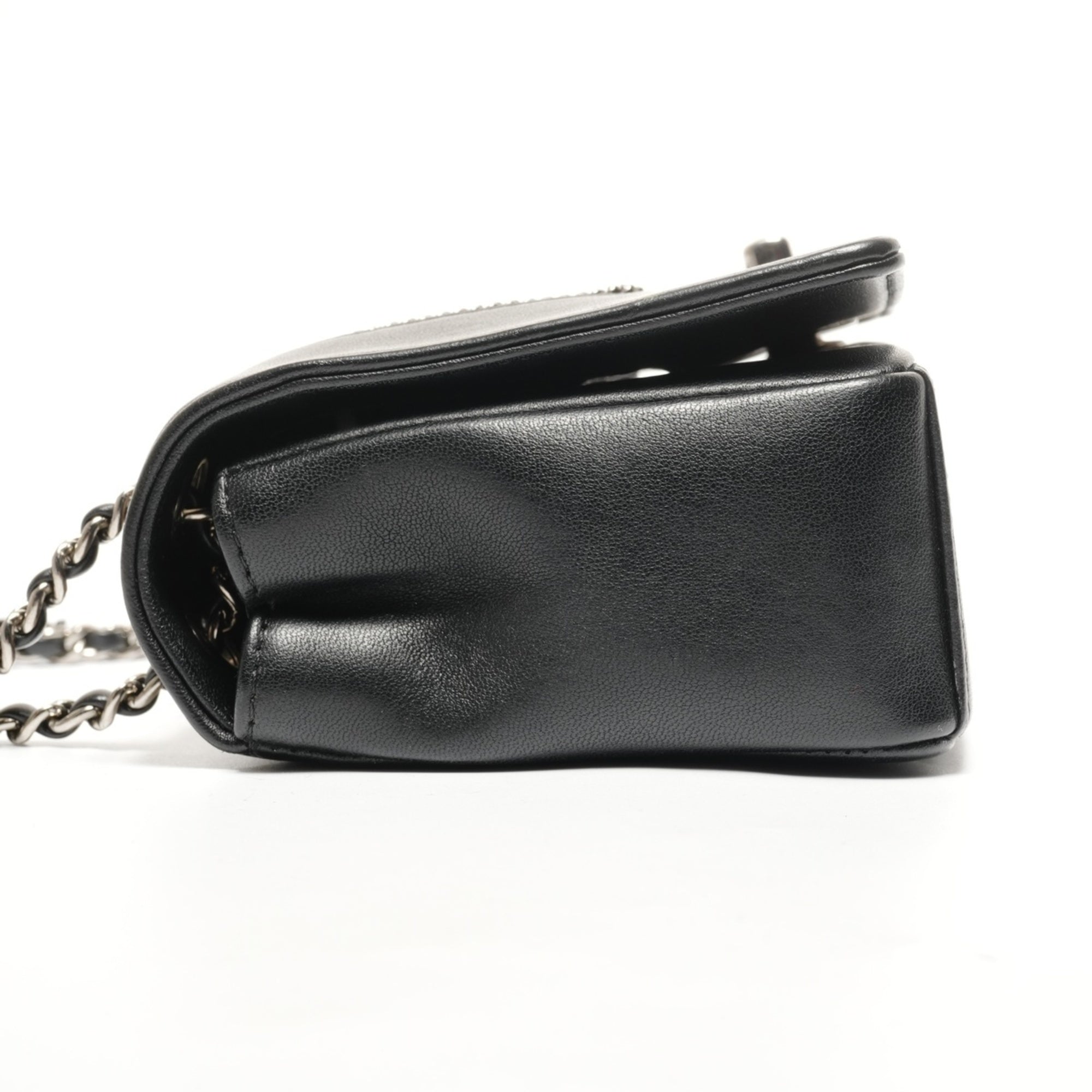 Chanel Black Leather Shoulder Bag (Pre-Owned)
