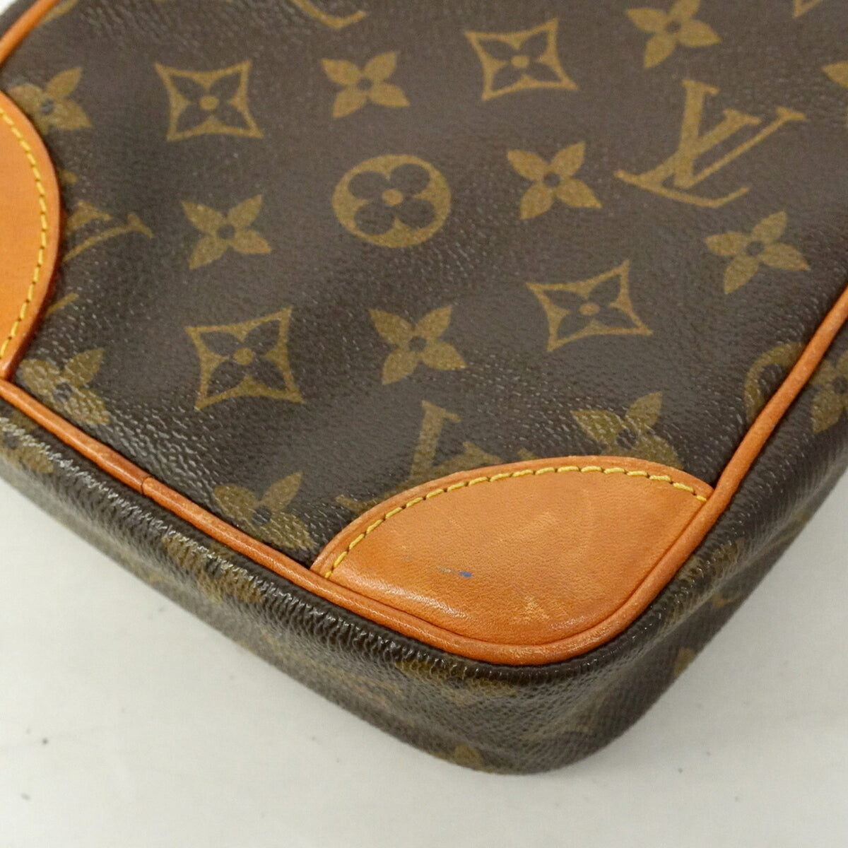 Louis Vuitton Brown Shoulder Bag (Pre-Owned)