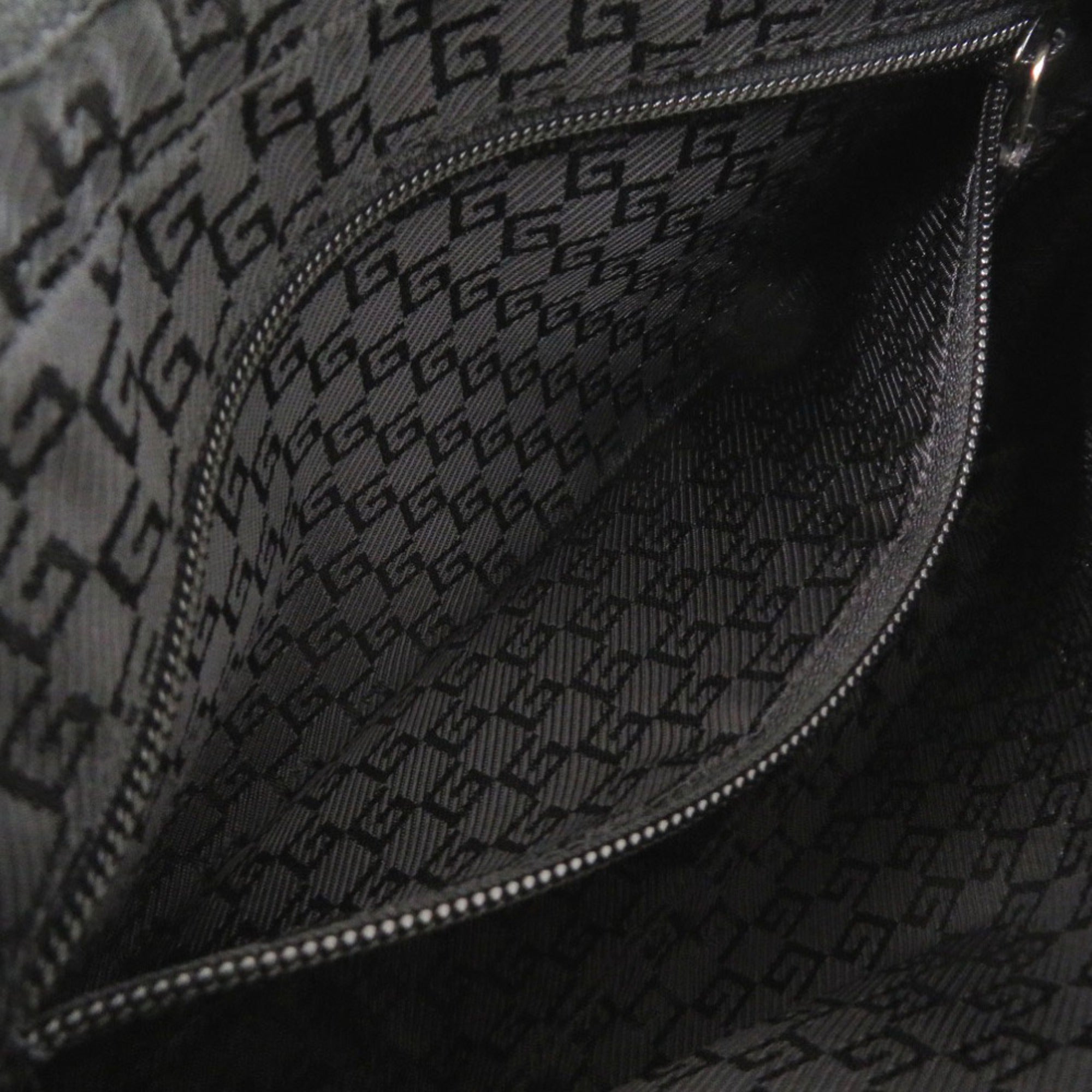 Gucci Black Nylon Canvas Shoulder Bag (Pre-Owned)
