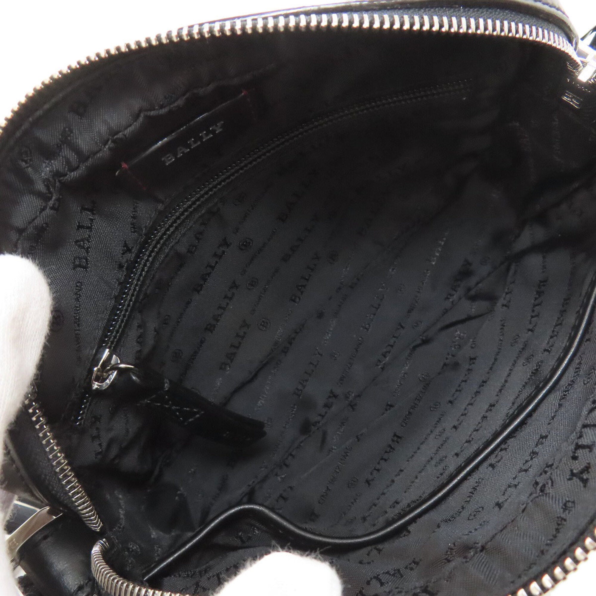 Bally Black Leather Shoulder Bag (Pre-Owned)