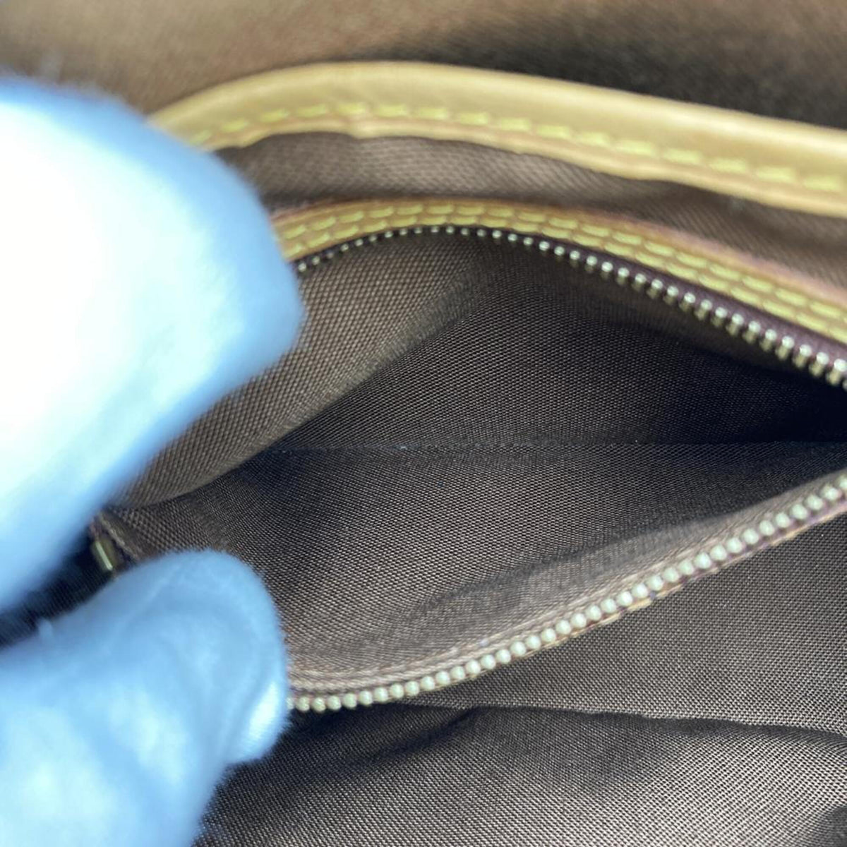 Louis Vuitton Brown Monogram Canvas Handbag (Pre-Owned)