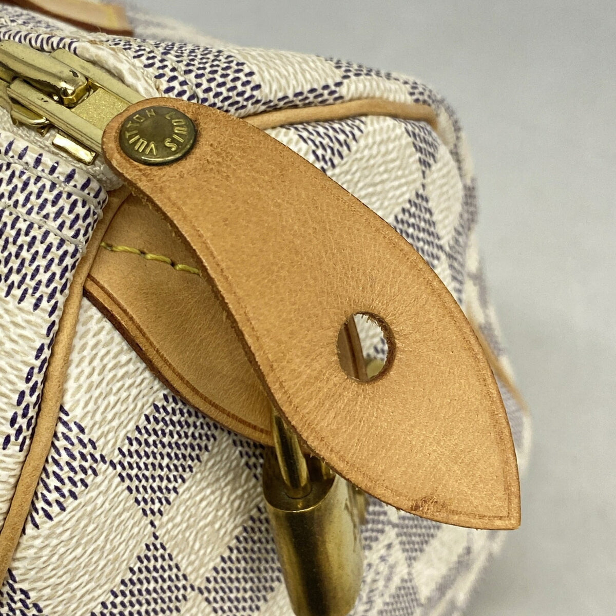 Louis Vuitton White Handbag (Pre-Owned)