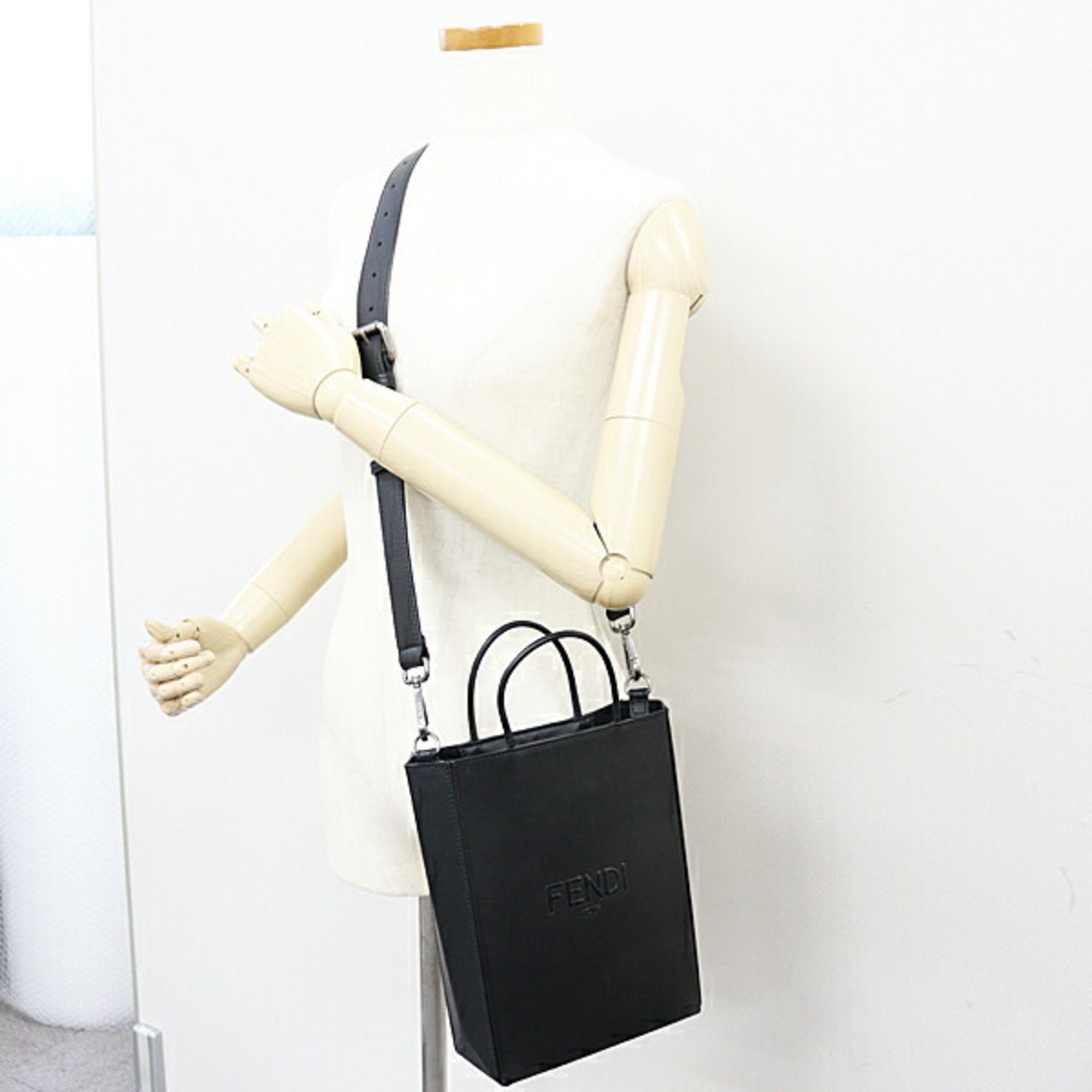 Fendi Black Leather Handbag Shopping Bag Shoulder Bag (Pre-Owned)