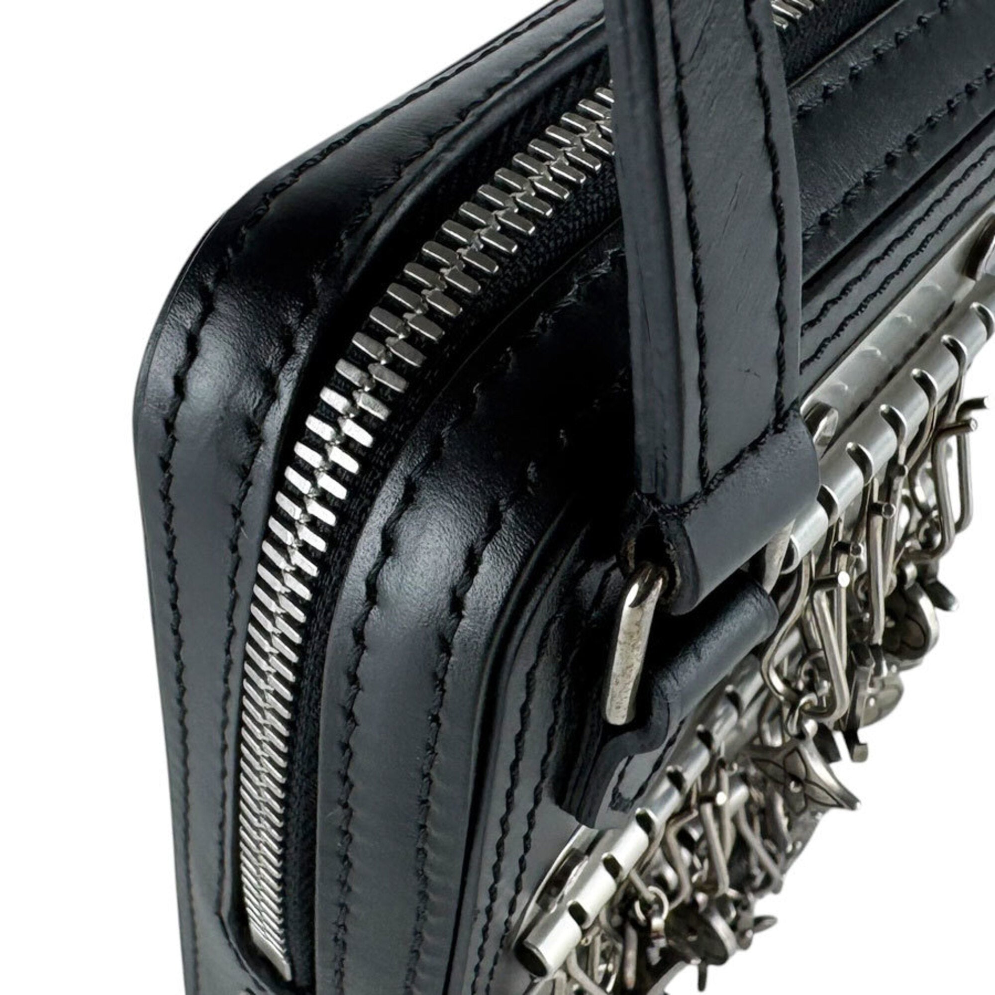 Louis Vuitton Black Leather Shoulder Bag (Pre-Owned)