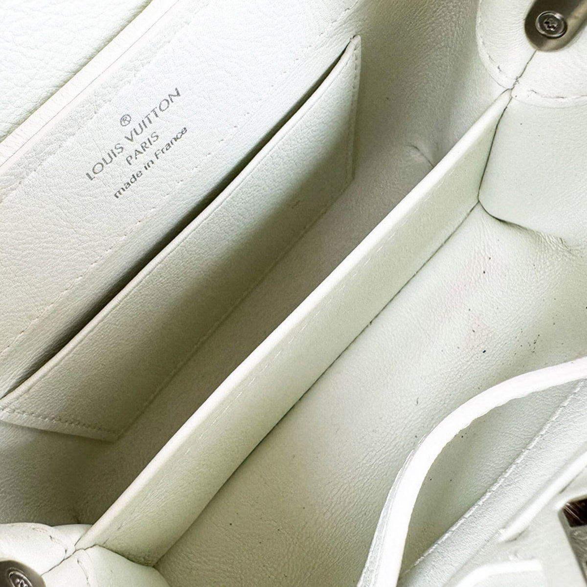 Louis Vuitton White Leather Shoulder Bag (Pre-Owned)