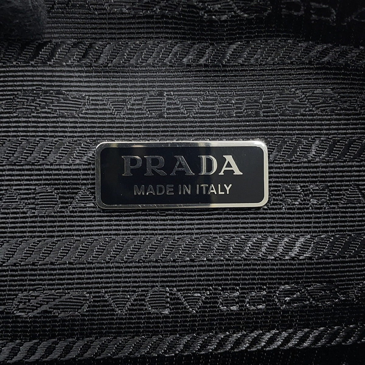 Prada White Leather Shoulder Bag (Pre-Owned)