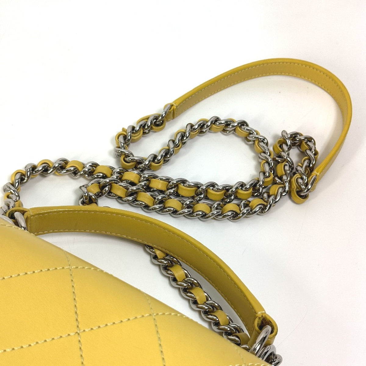 Chanel Yellow Leather Shoulder Bag (Pre-Owned)