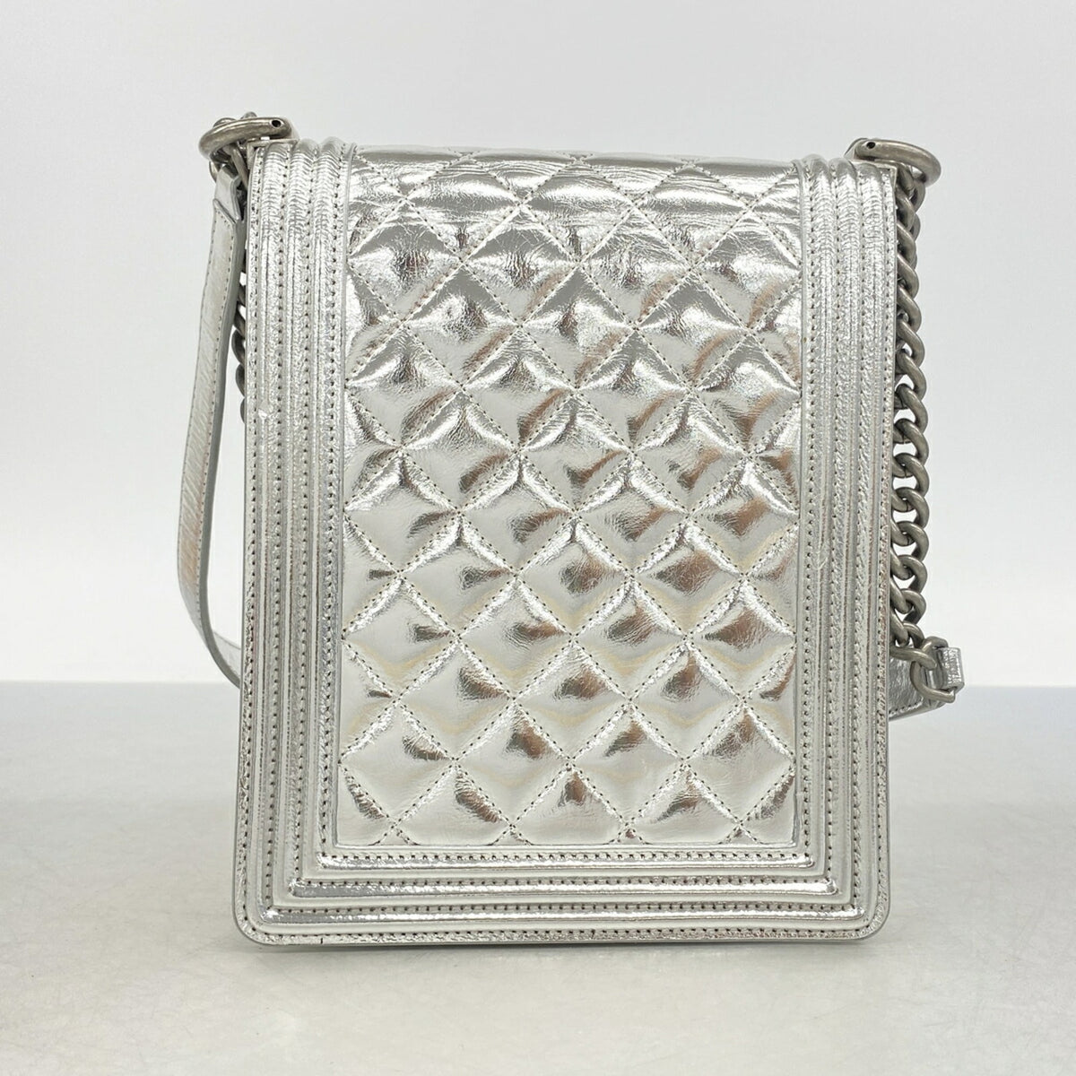 Chanel Silver Leather Shoulder Bag (Pre-Owned)