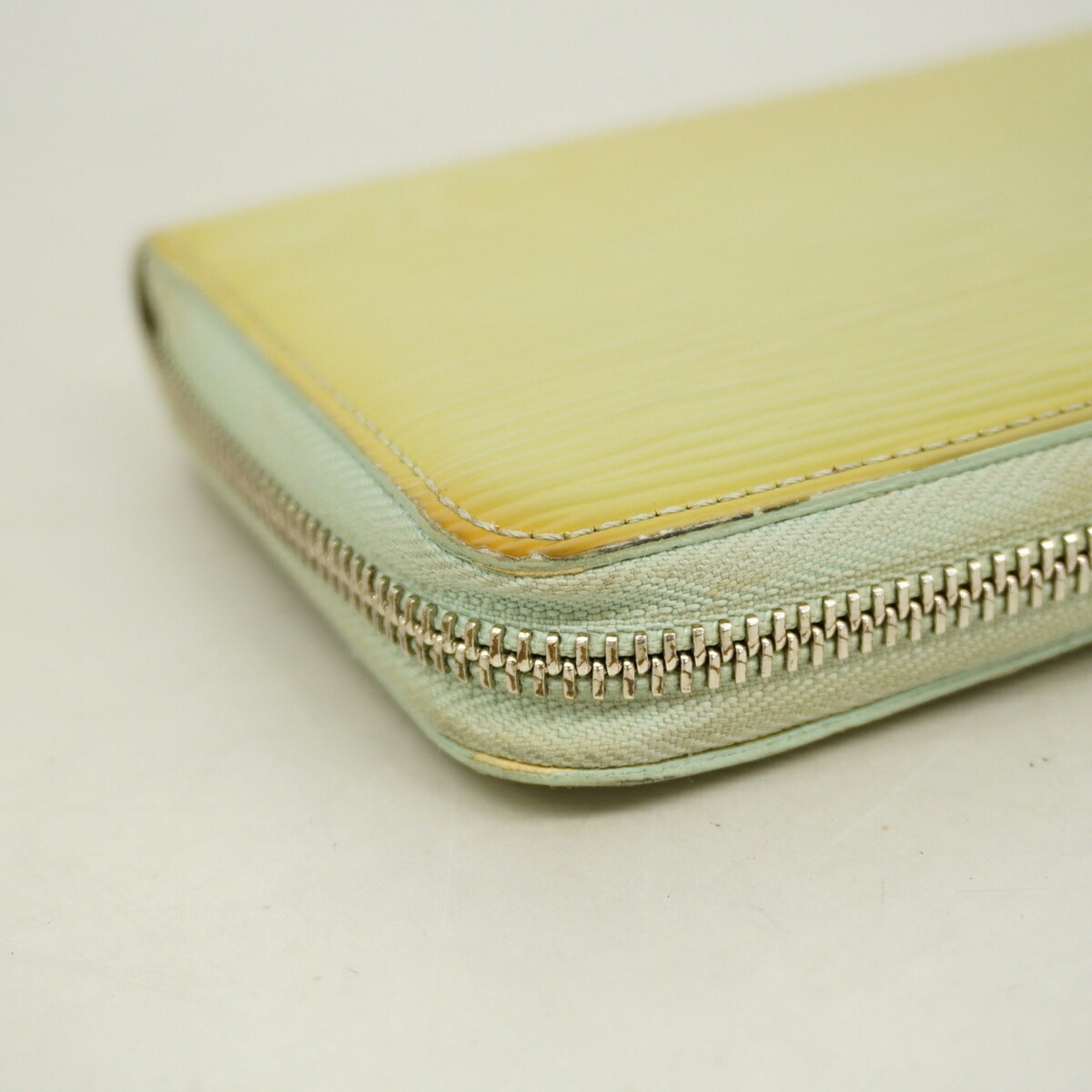 Louis Vuitton Green Long Wallet (Bi-Fold) (Pre-Owned)