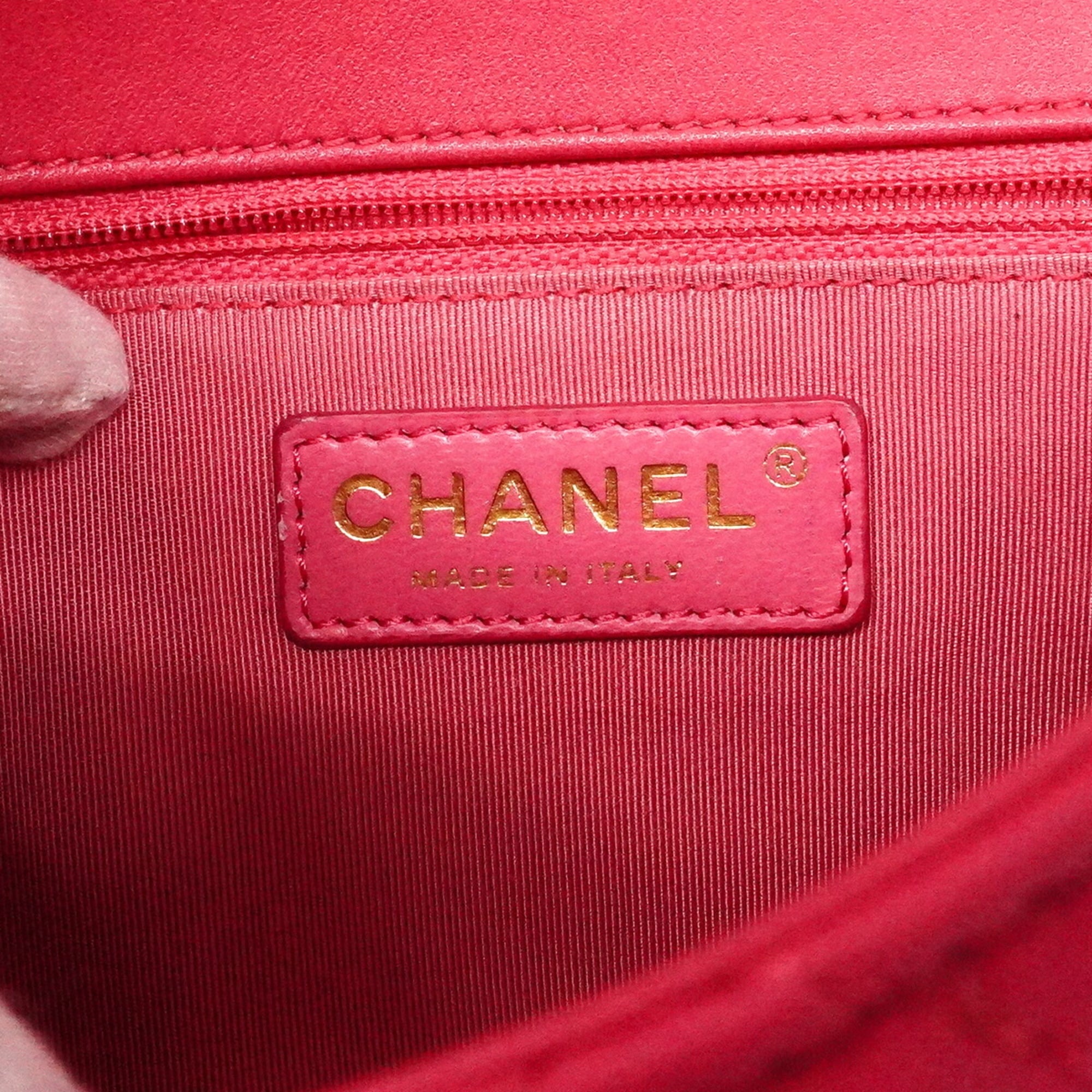 Chanel Pink Leather Shoulder Bag (Pre-Owned)