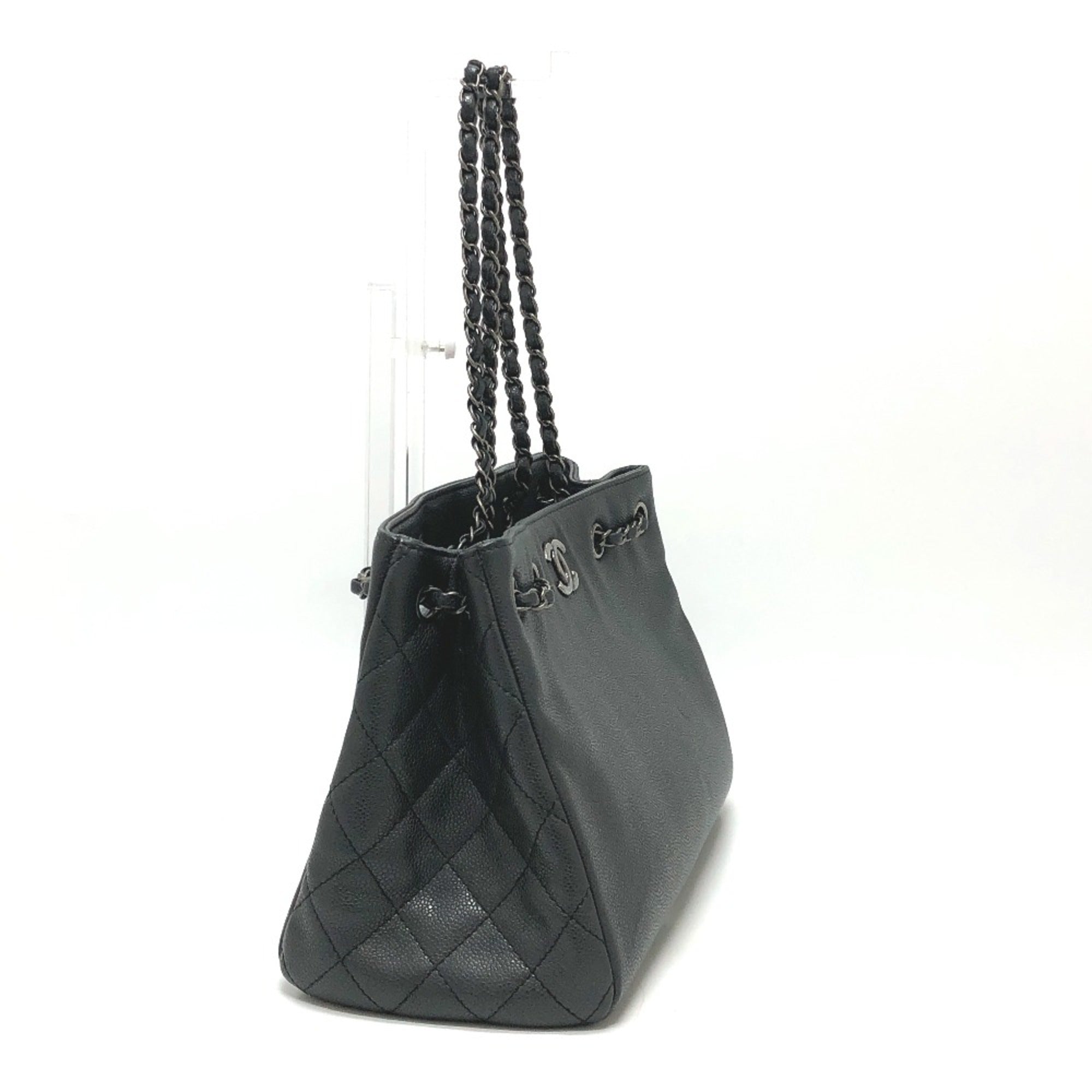 Chanel Black Leather Shoulder Bag (Pre-Owned)