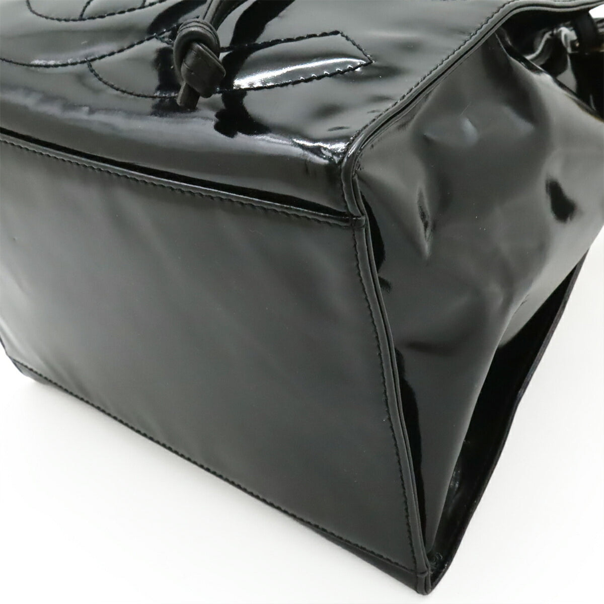 Chanel Black Leather Shoulder Bag (Pre-Owned)