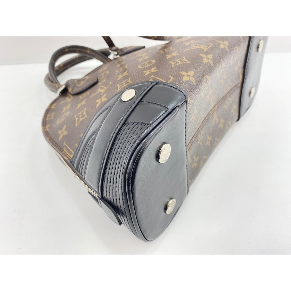 Louis Vuitton Brown Handbag (Pre-Owned)
