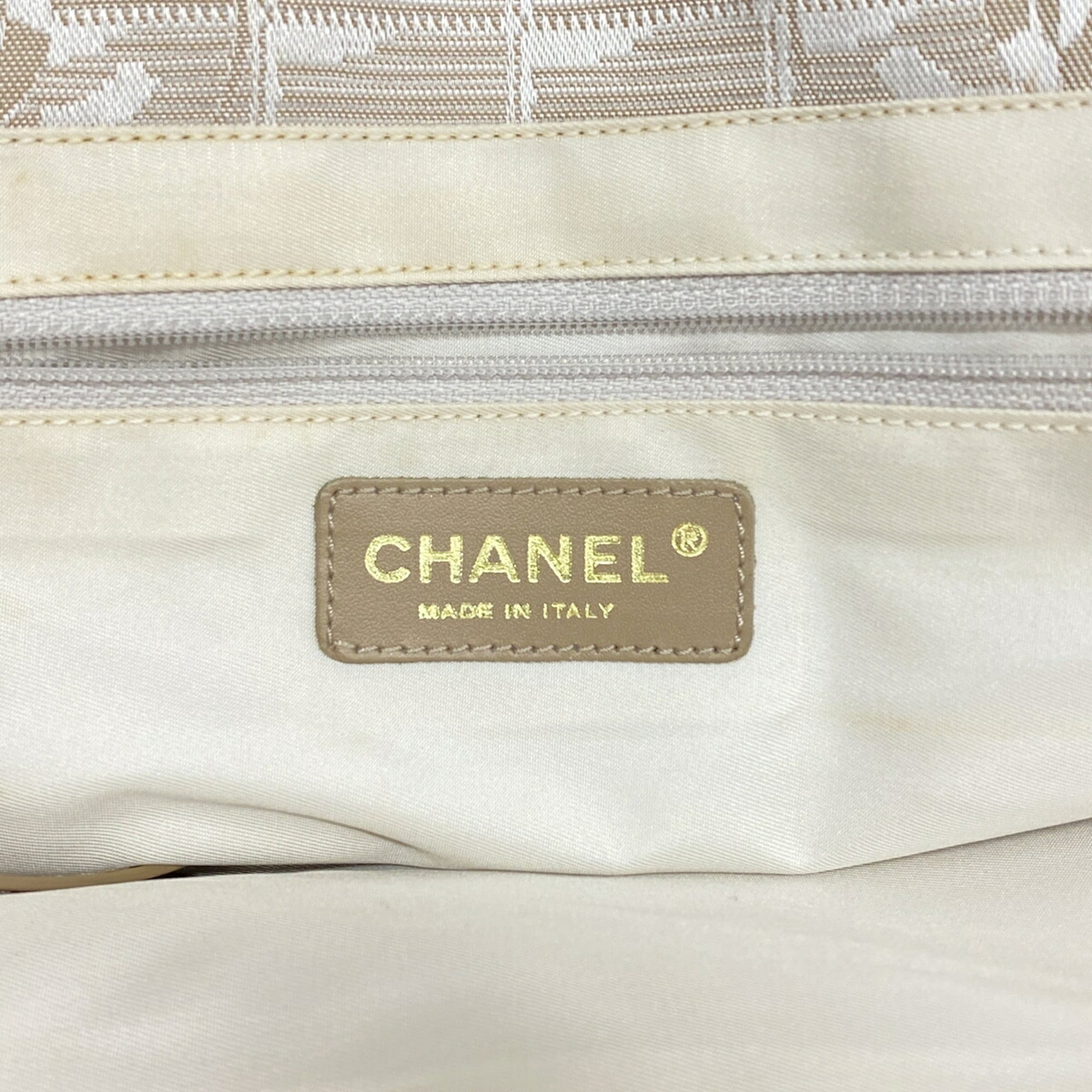 Chanel Beige Nylon Tote Bag (Pre-Owned)