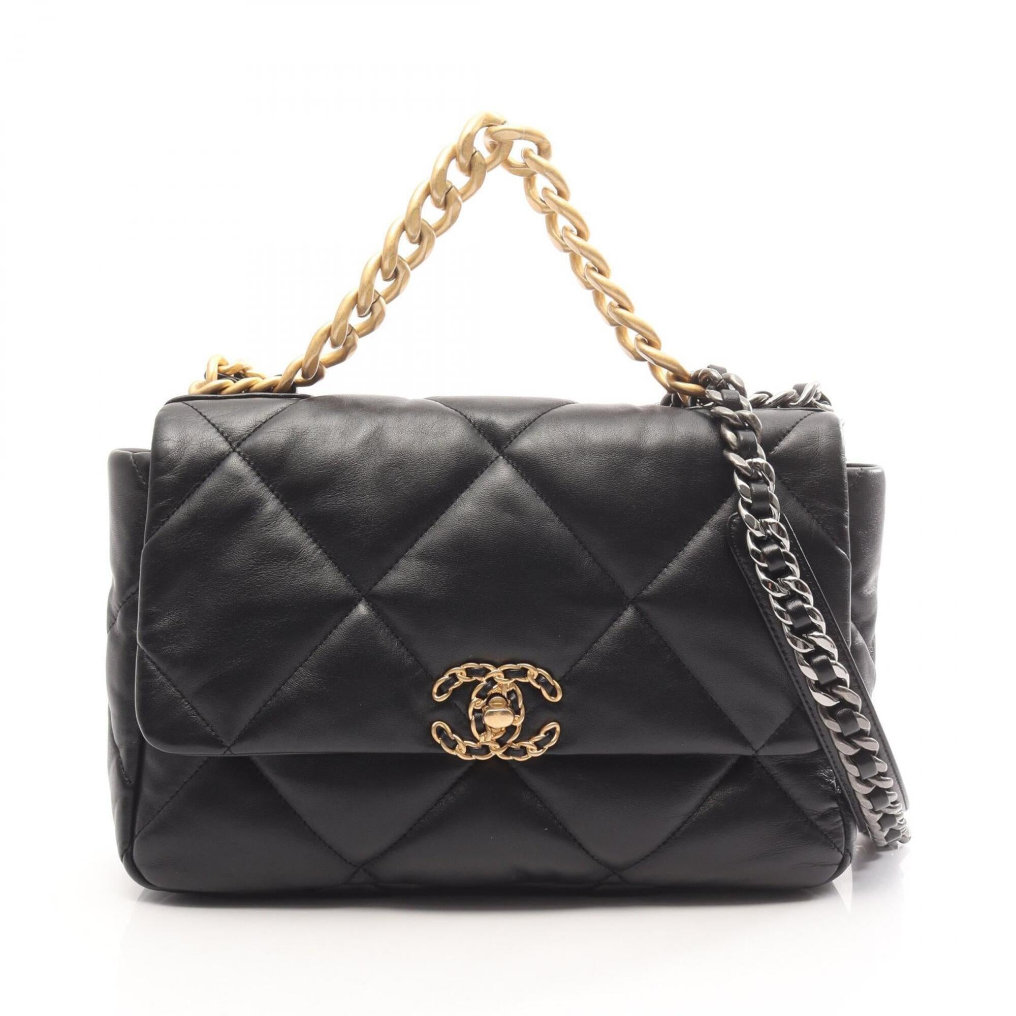 Chanel Black Leather Shoulder Bag (Pre-Owned)