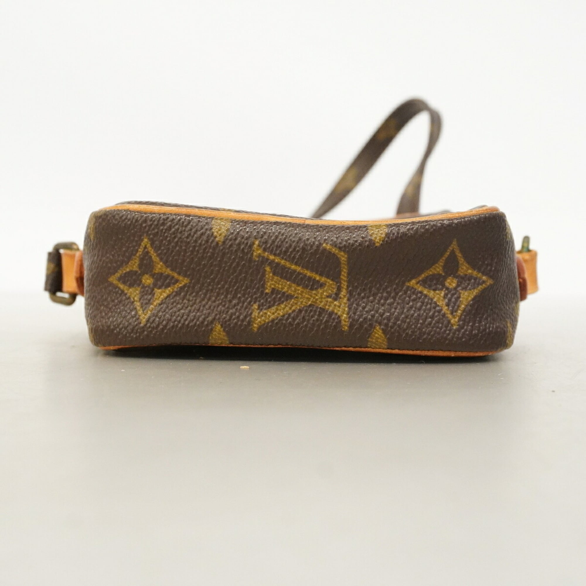 Louis Vuitton Brown Shoulder Bag (Pre-Owned)