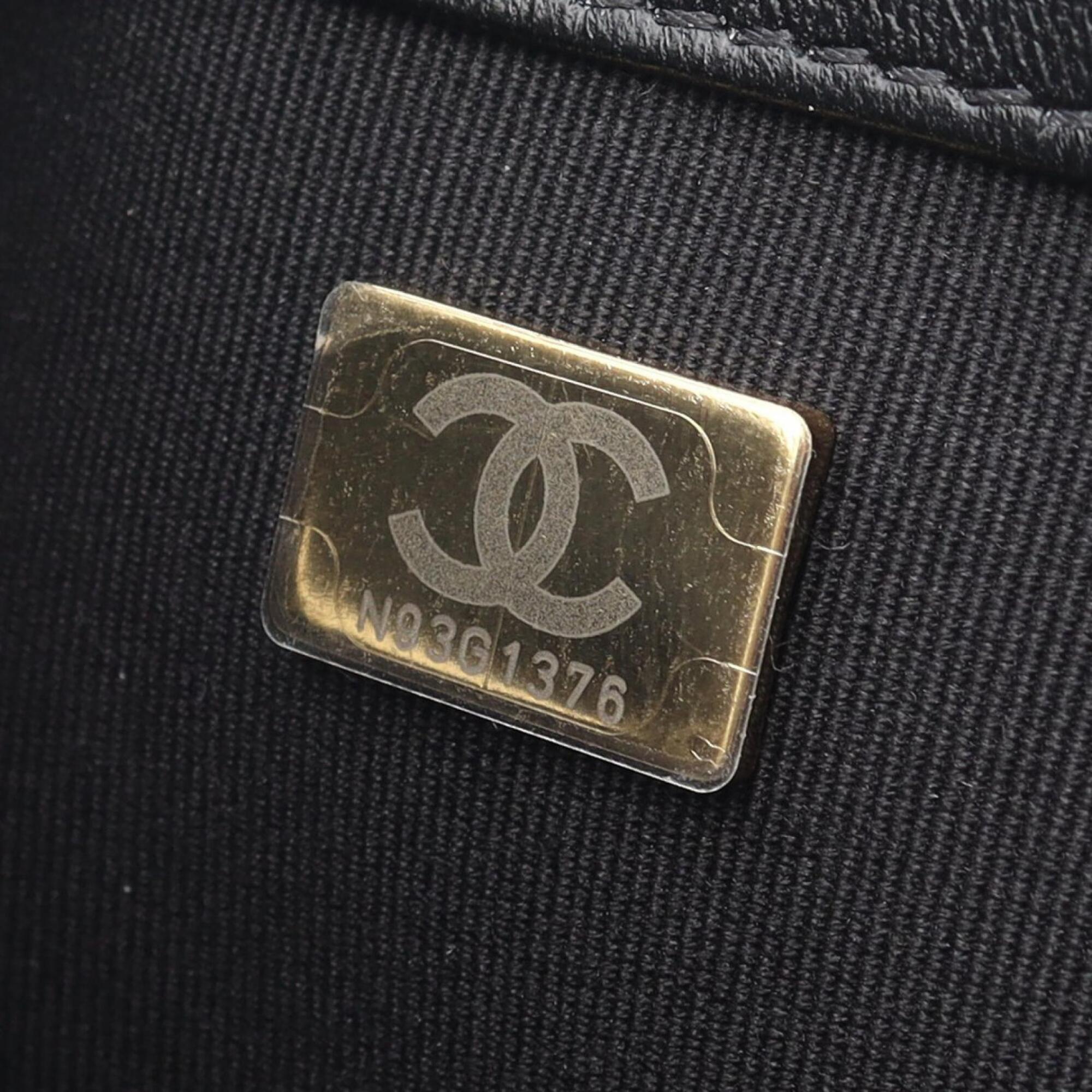 Chanel Black Leather Handbag Shoulder Bag (Pre-Owned)