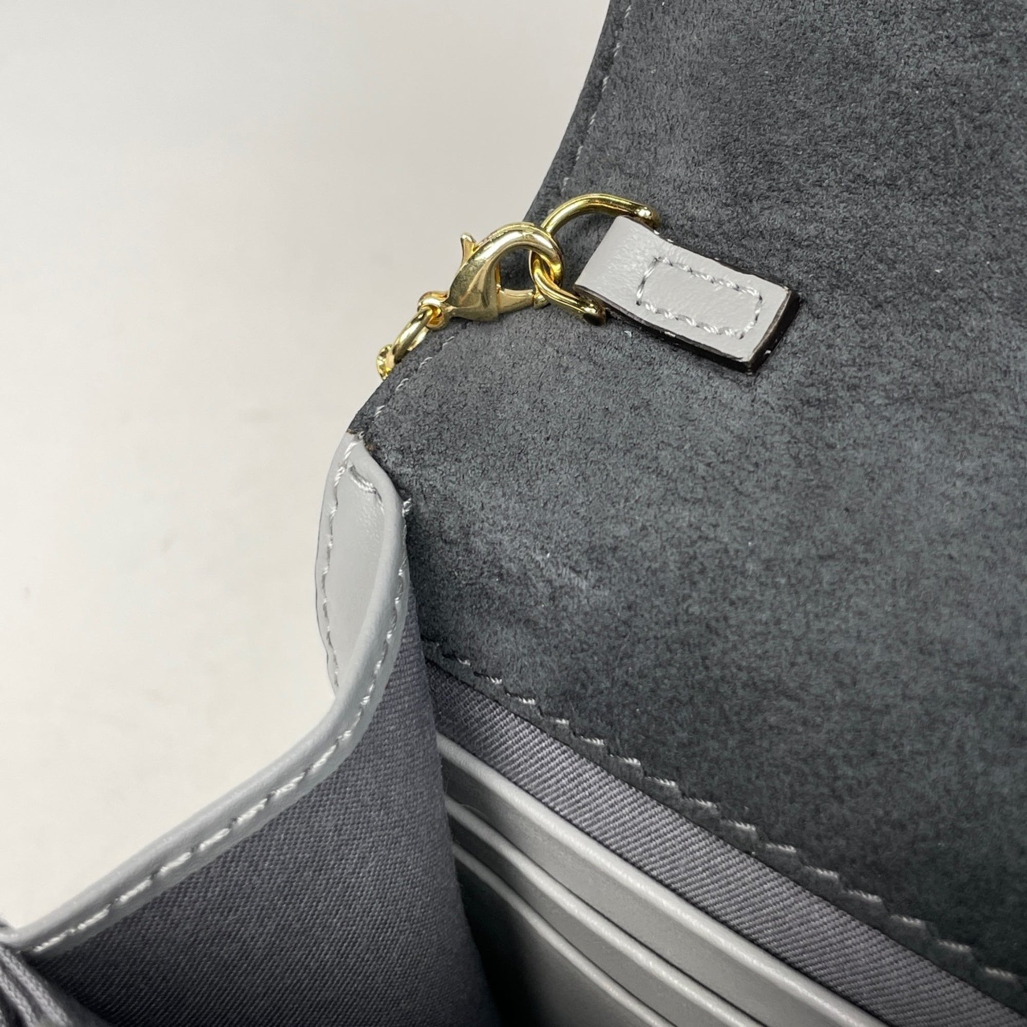 Fendi Gray Multi-Color Leather Shoulder Bag (Pre-Owned)