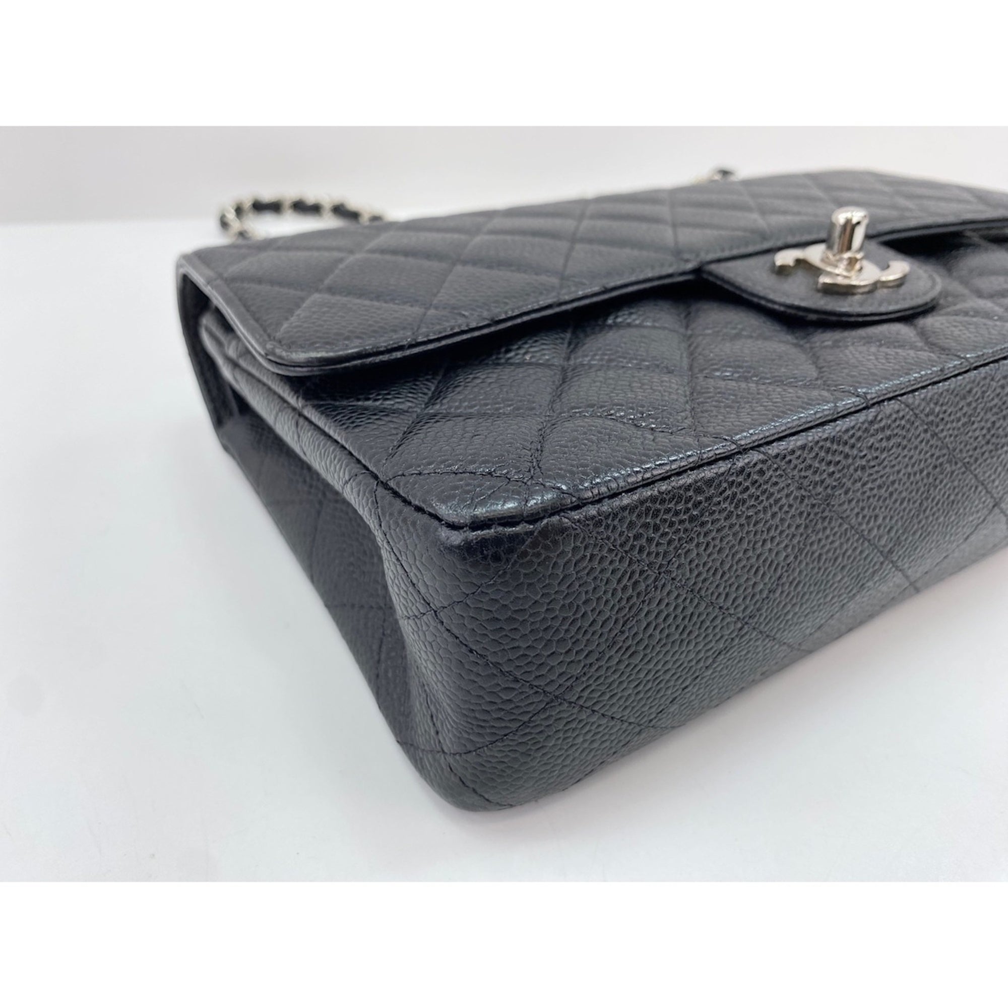 Chanel Black Shoulder Bag (Pre-Owned)
