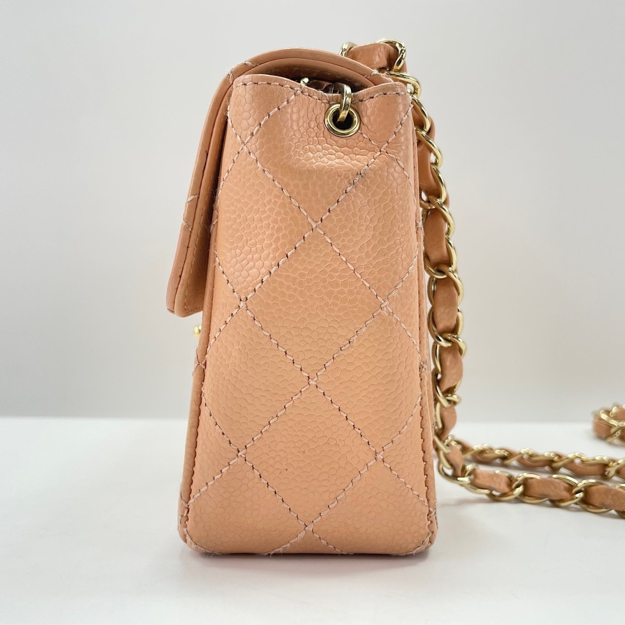 Chanel Orange Shoulder Bag (Pre-Owned)