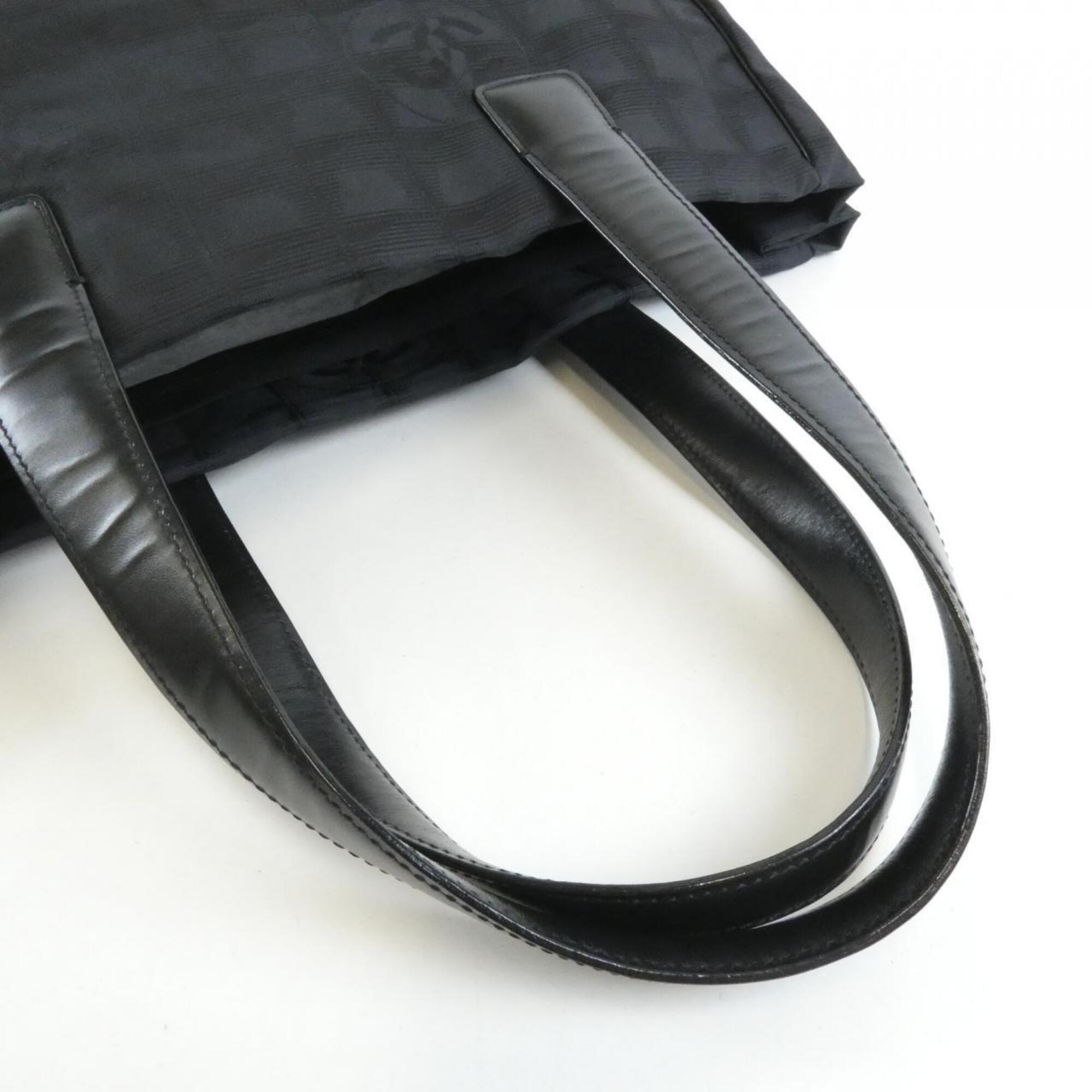 Chanel Black Nylon Handbag (Pre-Owned)