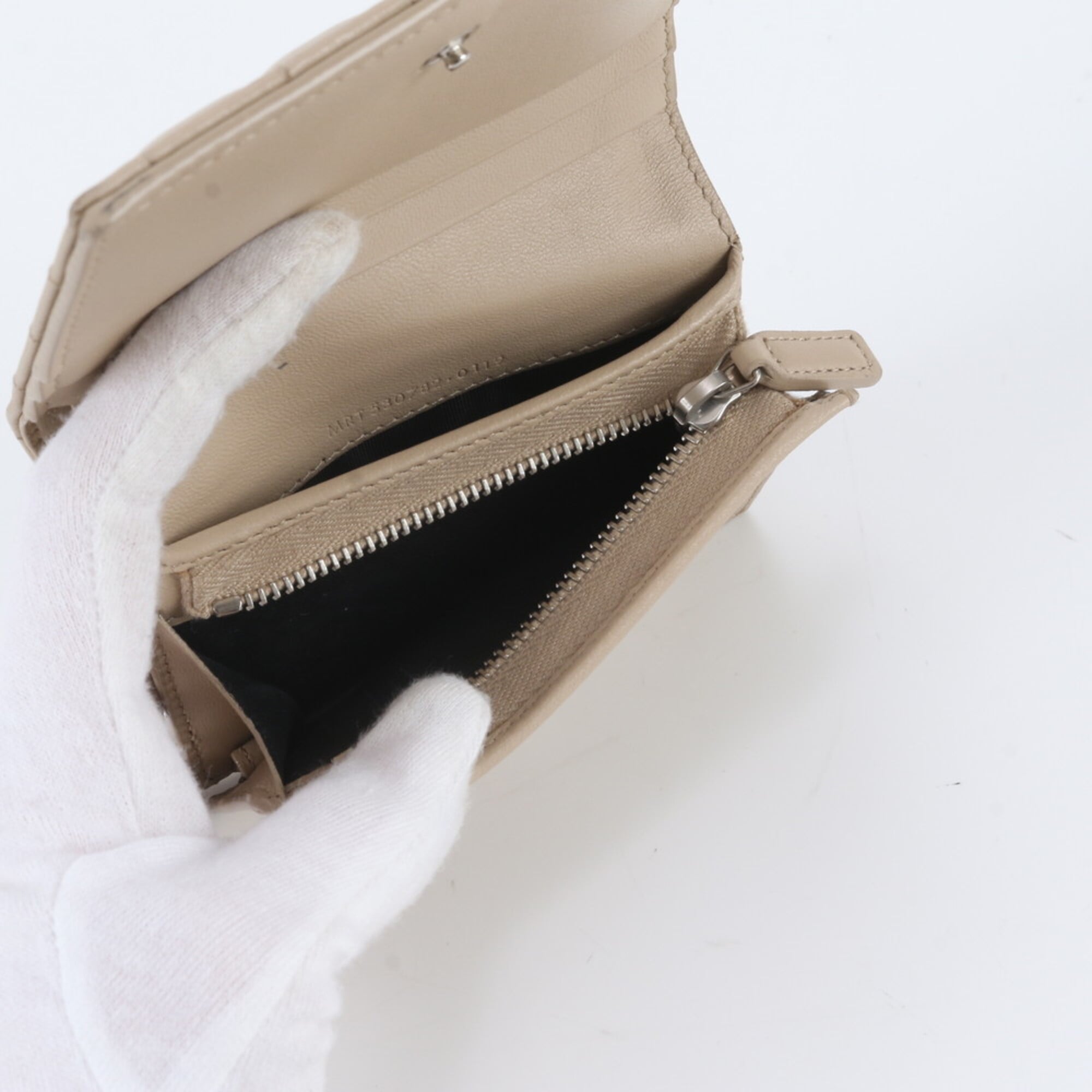 Yves Saint Laurent Beige Leather Wallet (Bi-Fold) (Pre-Owned)