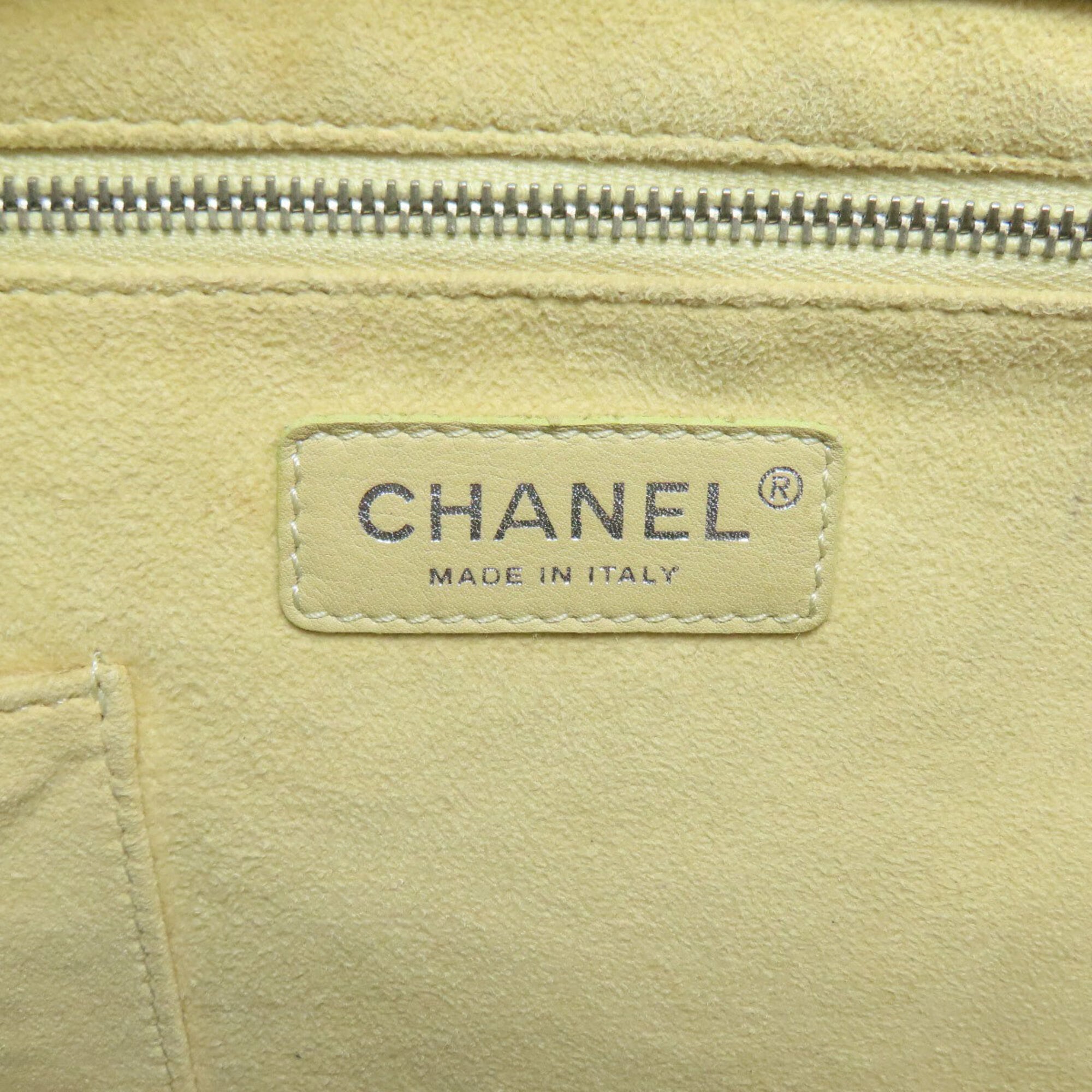 Chanel Black Leather Handbag (Pre-Owned)