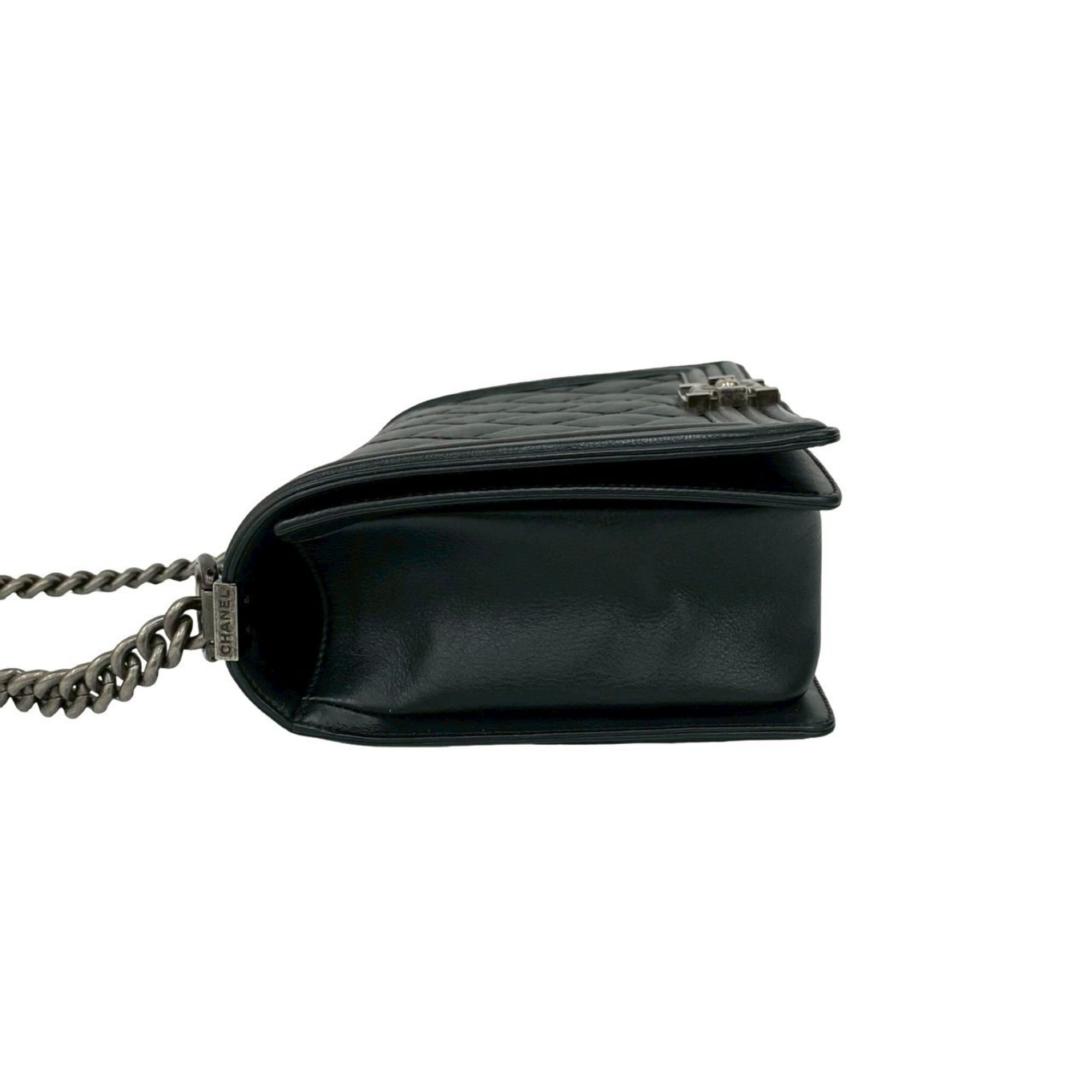 Chanel Black Leather Shoulder Bag (Pre-Owned)