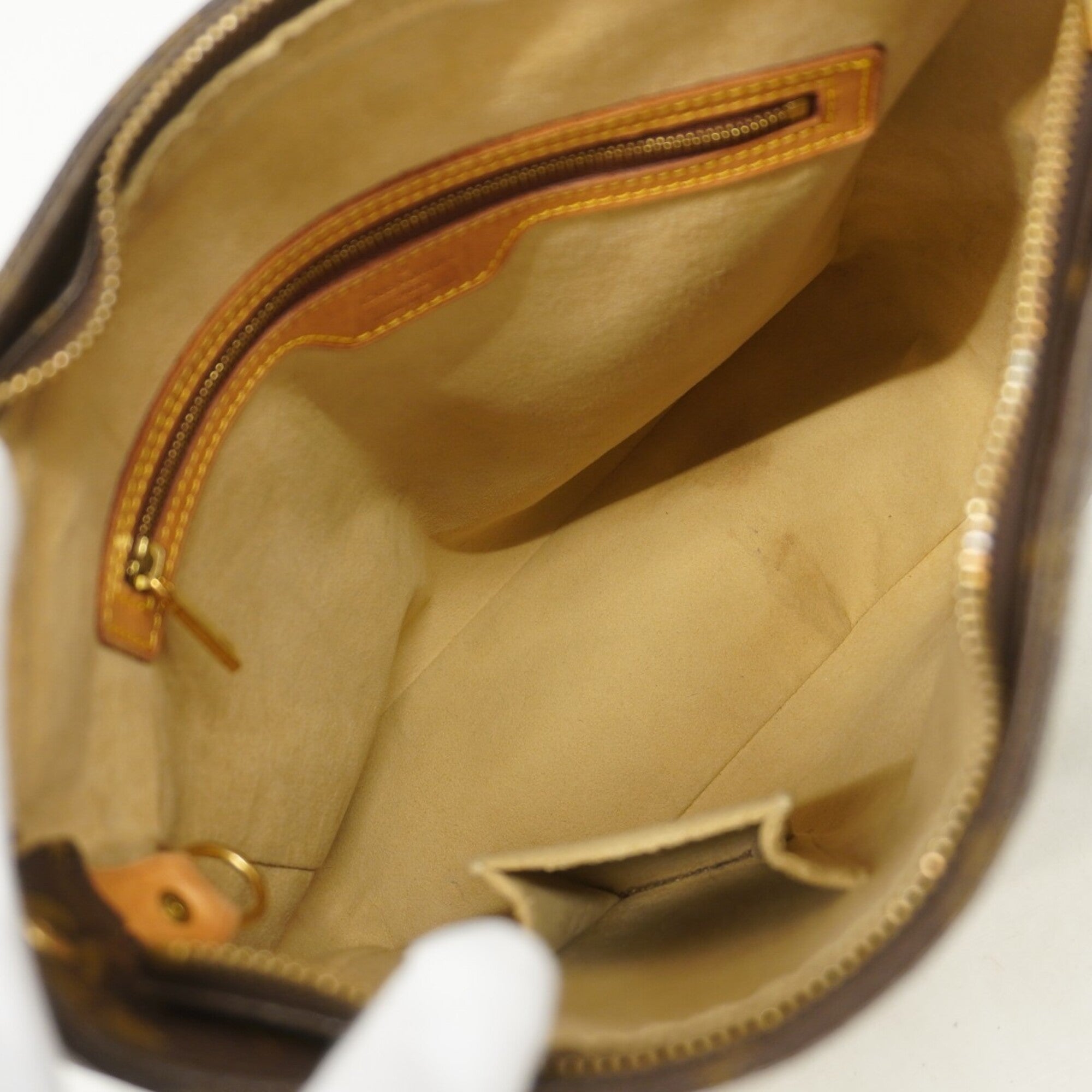 Louis Vuitton Brown Shoulder Bag (Pre-Owned)