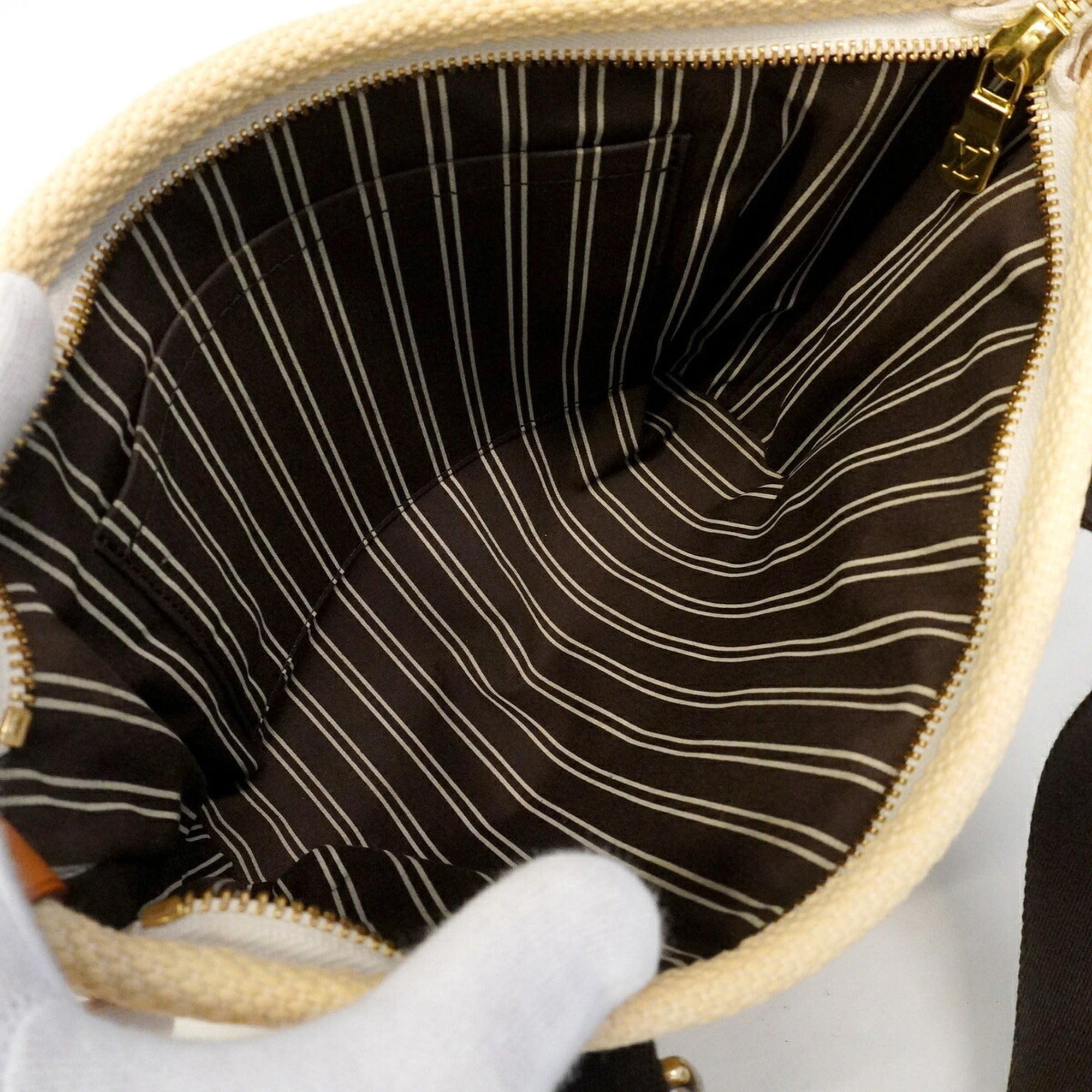 Louis Vuitton Ecru Handbag (Pre-Owned)