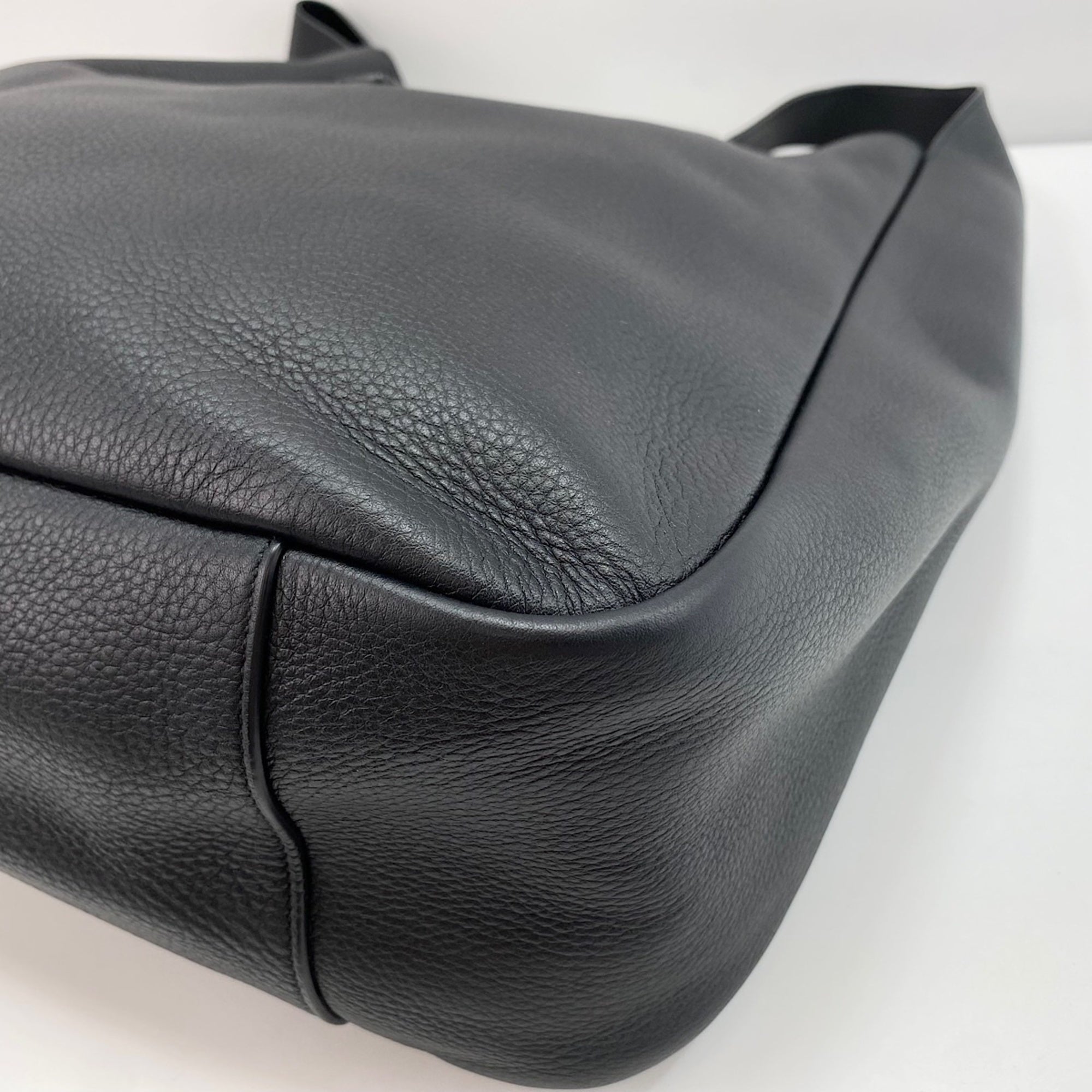 Yves Saint Laurent Black Shoulder Bag (Pre-Owned)