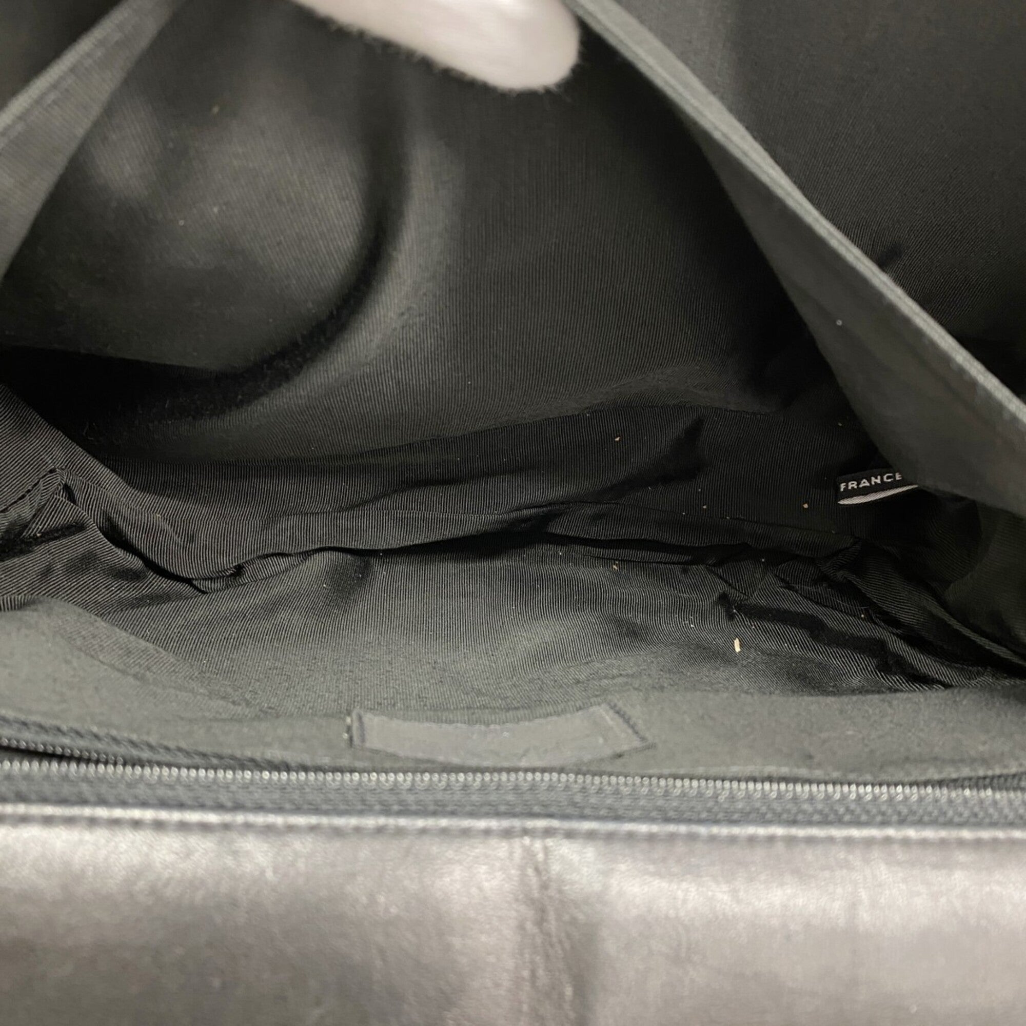 Chanel Black Leather Shoulder Bag (Pre-Owned)
