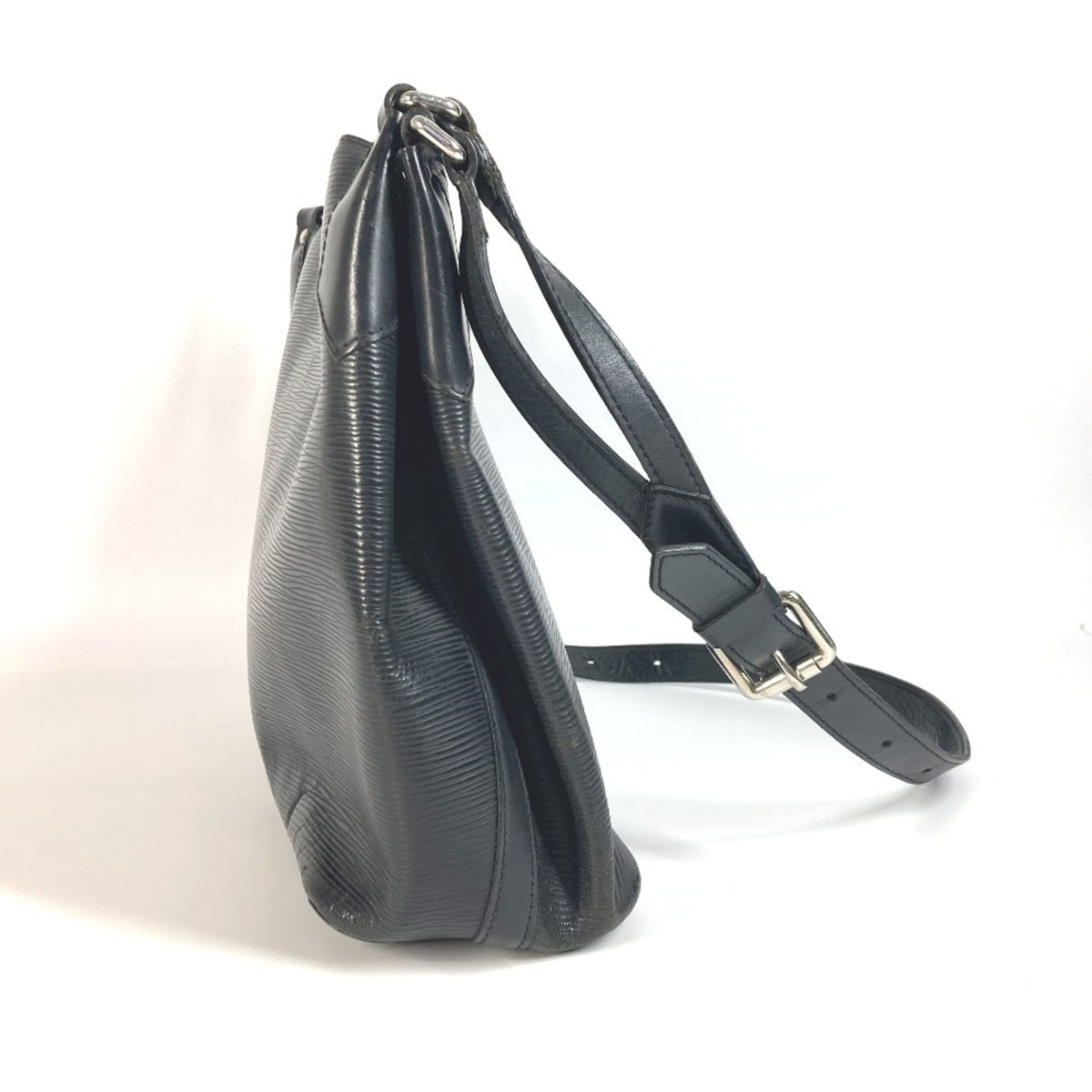 Louis Vuitton Black Noir Epi Leather Shoulder Bag (Pre-Owned)