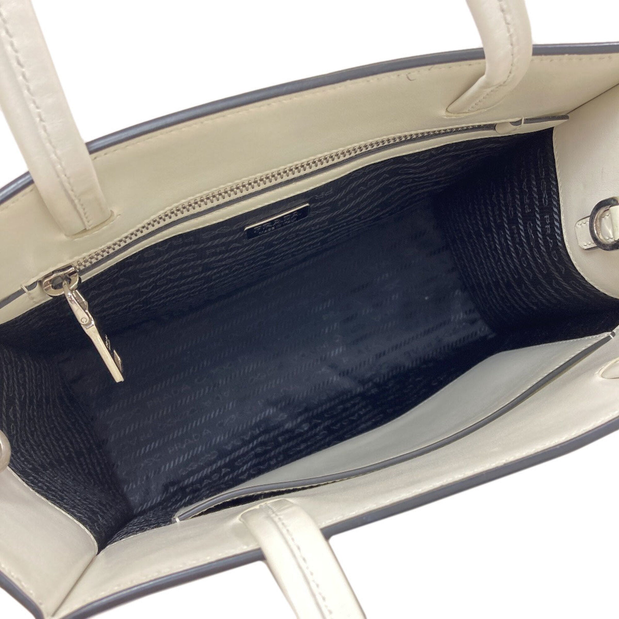 Prada White Leather Handbag (Pre-Owned)