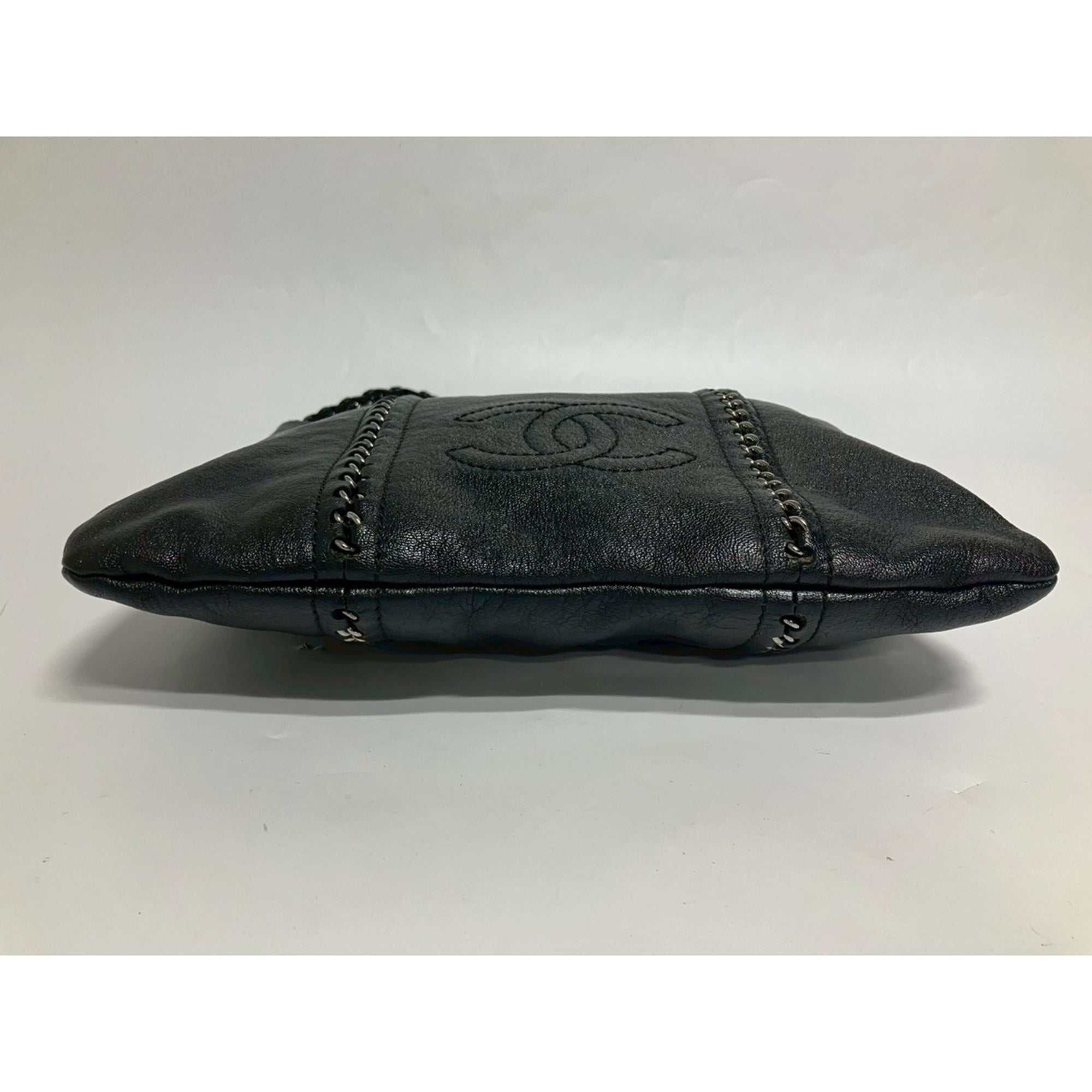 Chanel Black Leather Shoulder Bag (Pre-Owned)