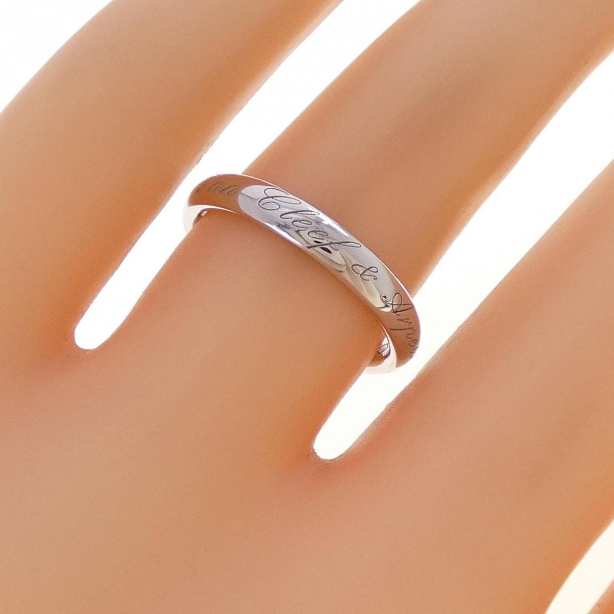 Van Cleef & Arpels Platinum 950 Band Ring (Pre-Owned)