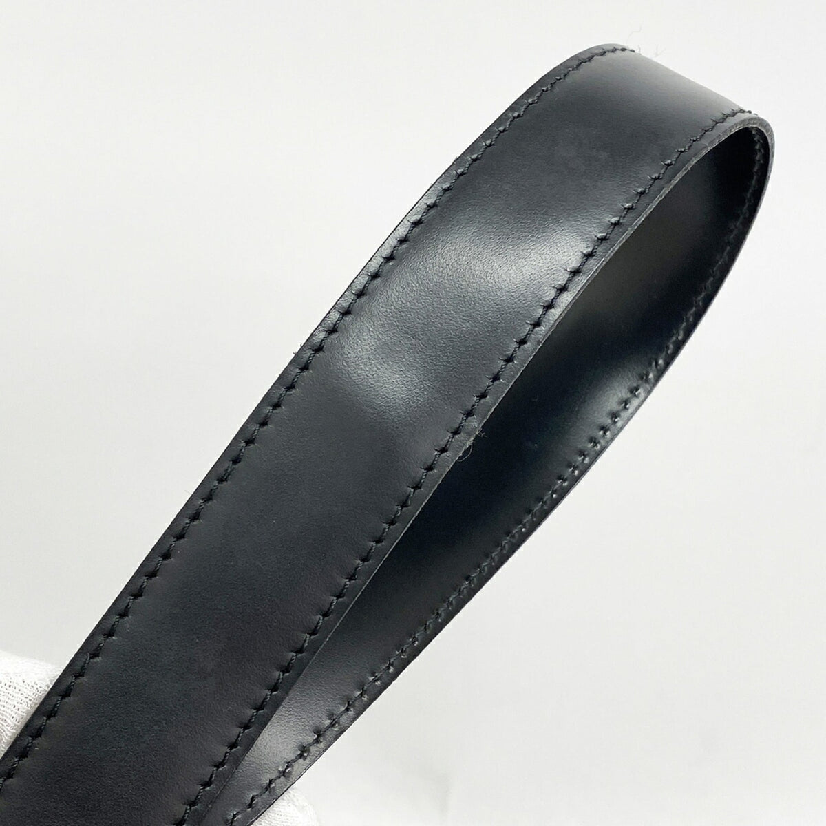 Louis Vuitton Noir Shoulder Bag (Pre-Owned)
