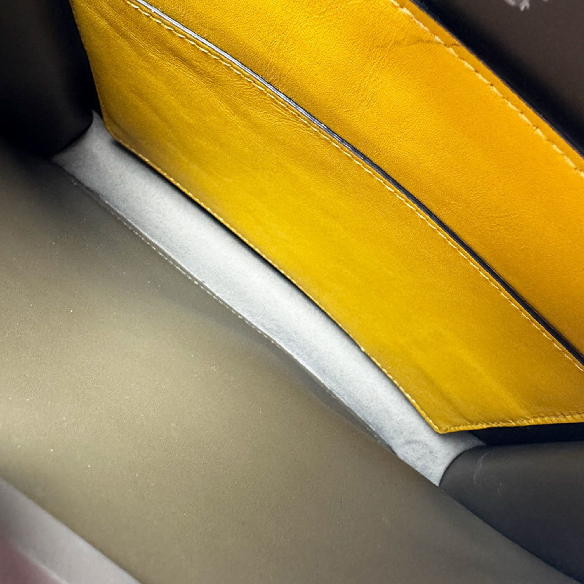 Fendi Khaki Yellow Leather Shoulder Bag (Pre-Owned)
