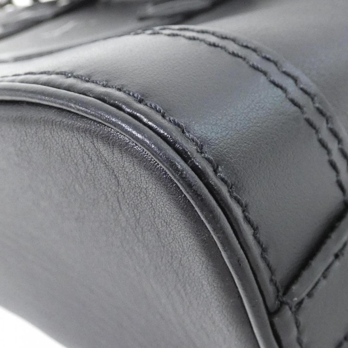 Louis Vuitton Black Leather Handbag (Pre-Owned)